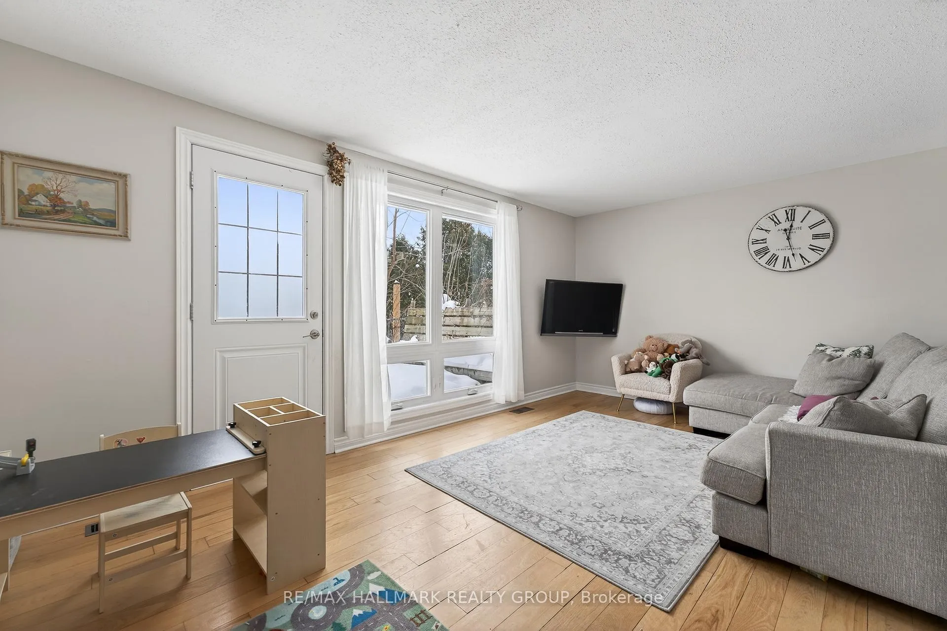 Photo 8 of 1126 Grenoble Crescent, Ottawa, Orleans Wood — HOMEH