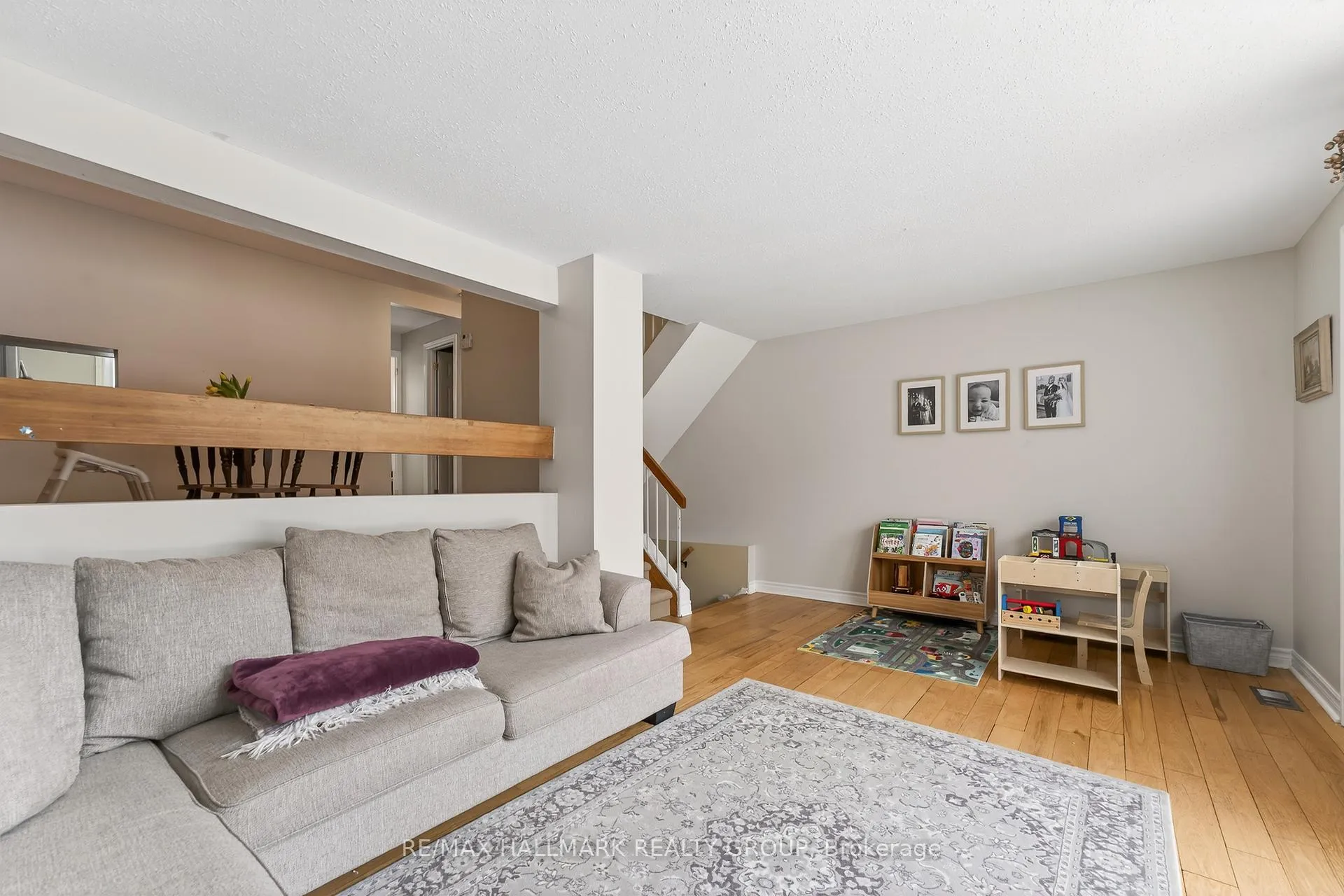 Photo 10 of 1126 Grenoble Crescent, Ottawa, Orleans Wood — HOMEH