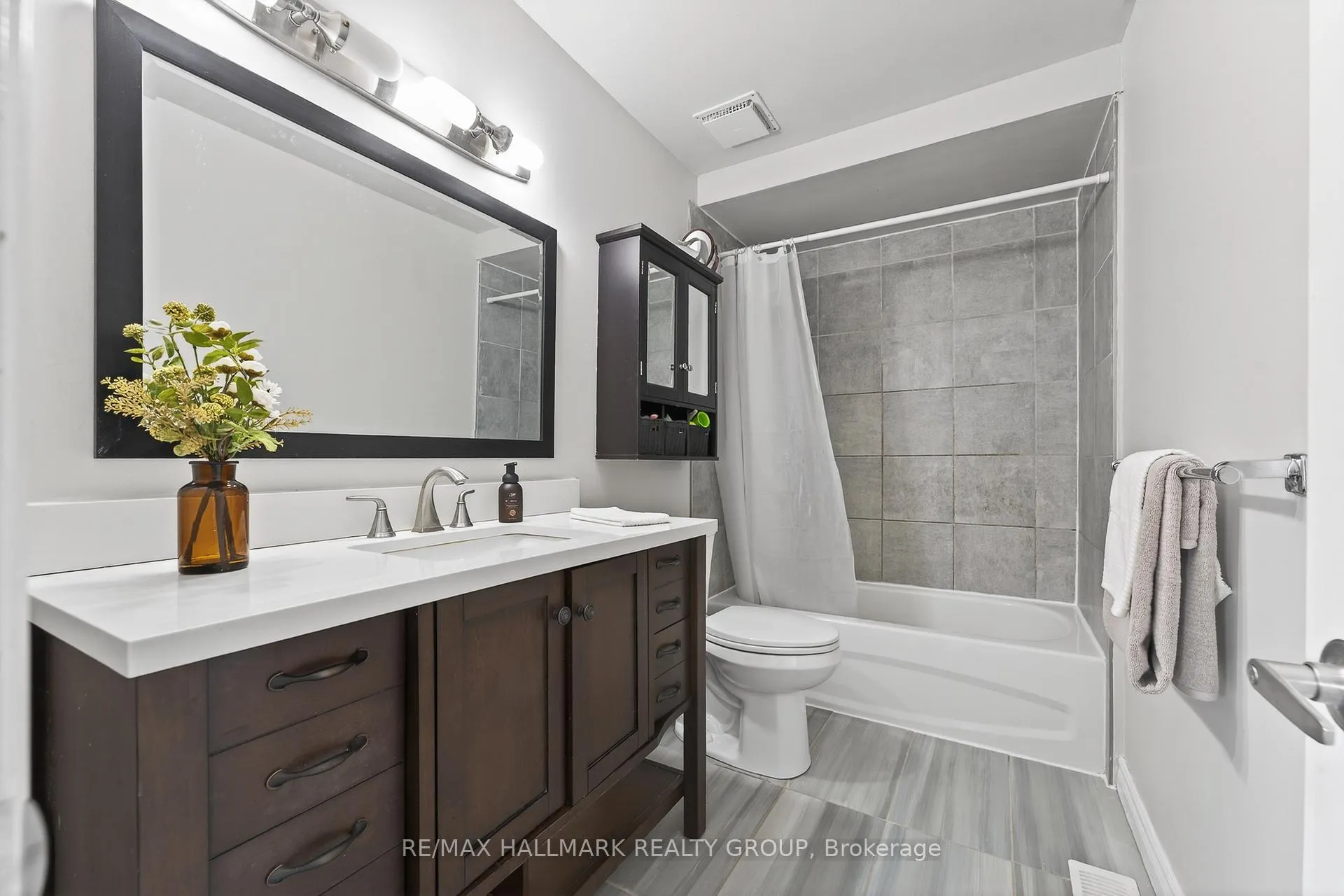 Photo 13 of 1126 Grenoble Crescent, Ottawa, Orleans Wood — HOMEH