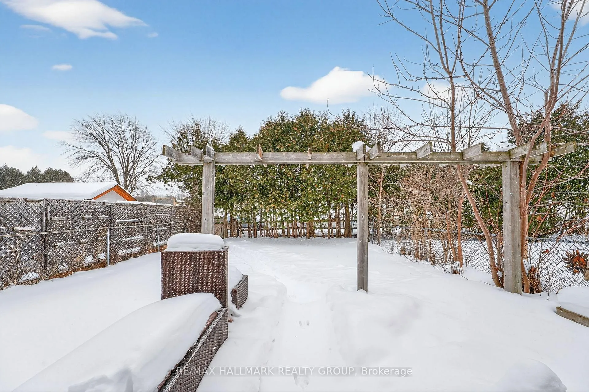 Photo 17 of 1126 Grenoble Crescent, Ottawa, Orleans Wood — HOMEH