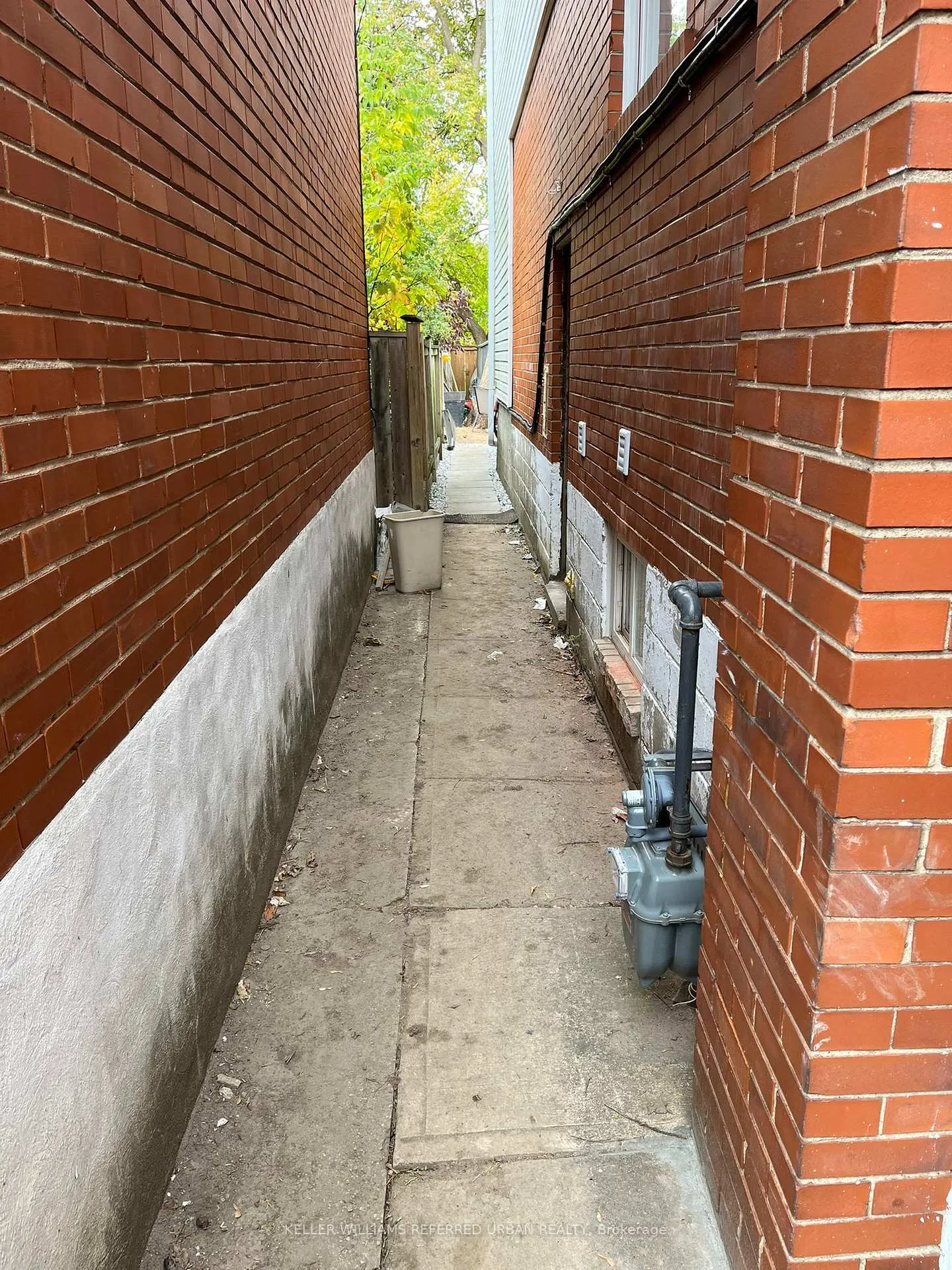 Photo 3 of Unit 1, 98 Frontenac Avenue, Toronto, Bedford Park-Nortown — HOMEH