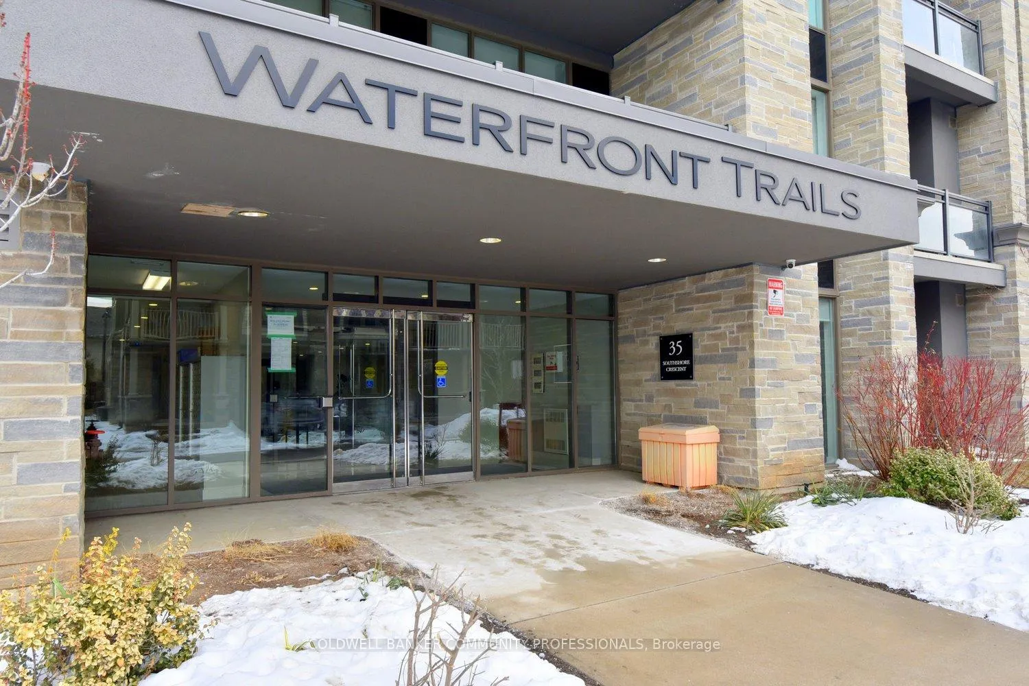 Photo 1 of Unit 108, 35 Southshore Crescent, Hamilton, Lakeshore — HOMEH