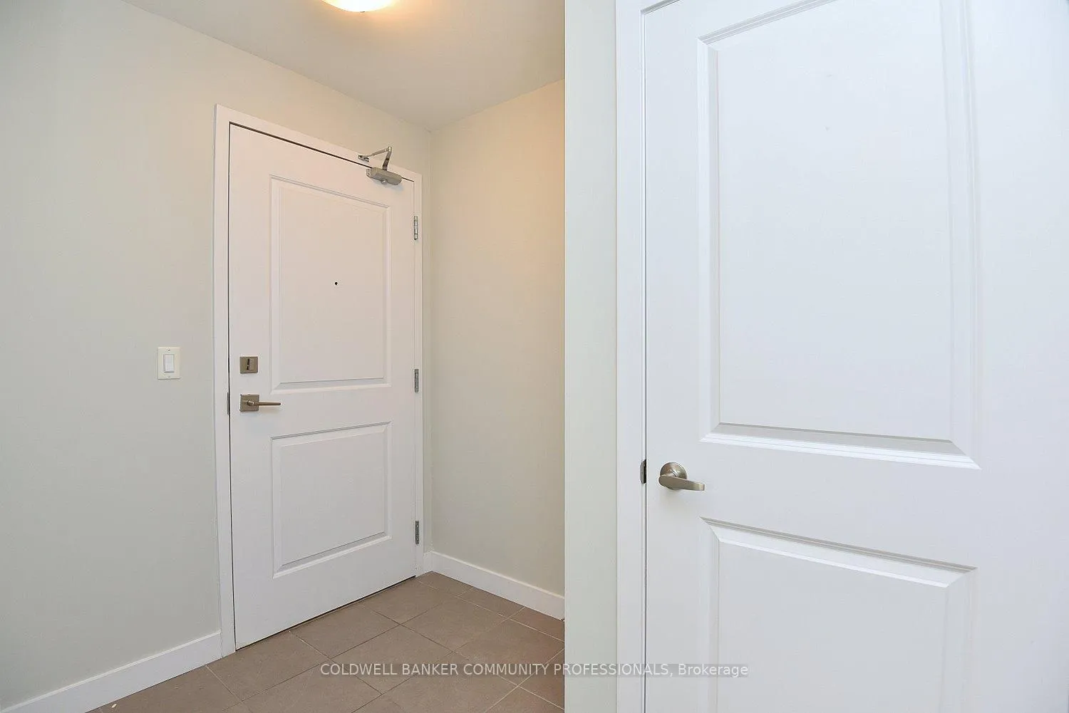 Photo 4 of Unit 108, 35 Southshore Crescent, Hamilton, Lakeshore — HOMEH
