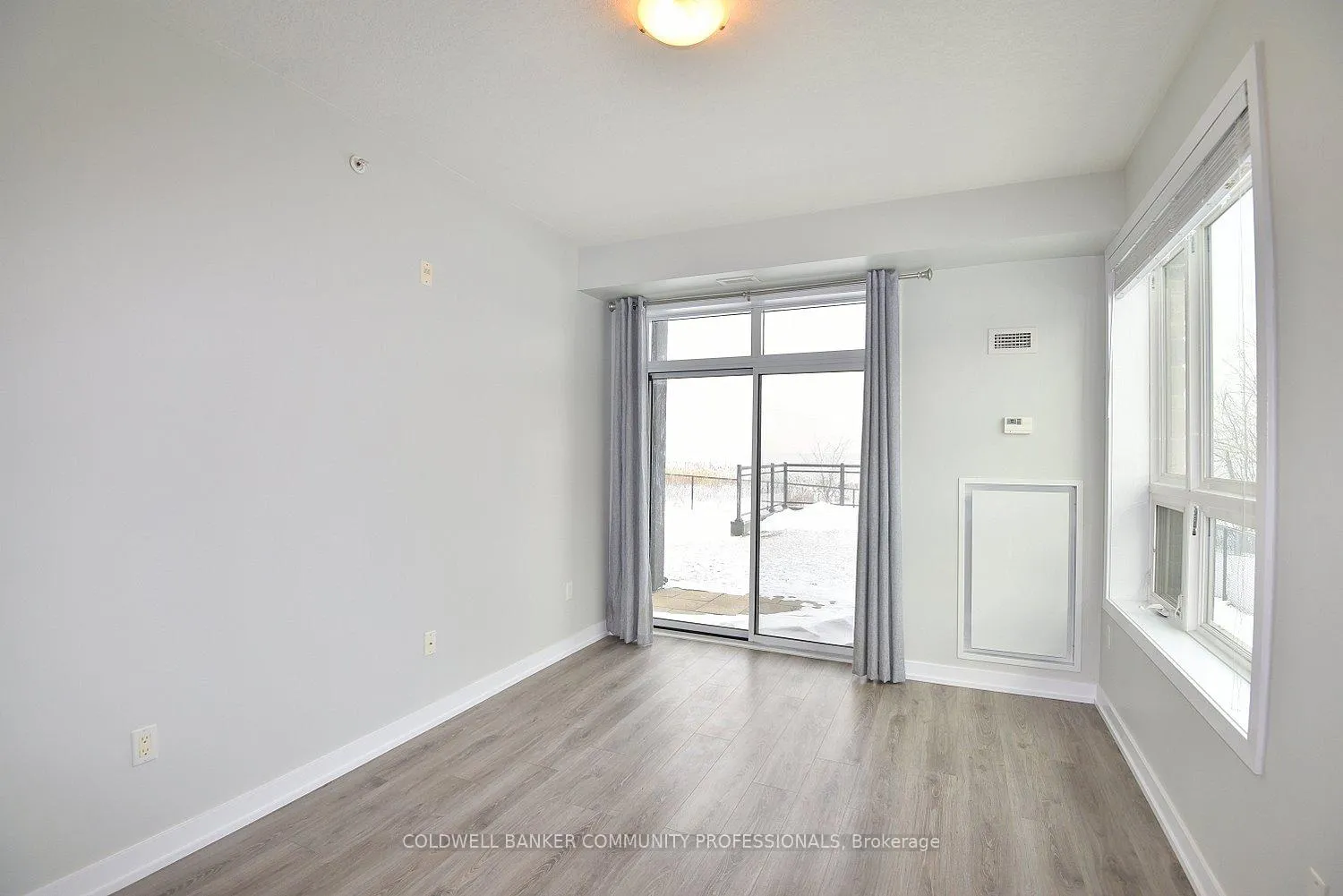 Photo 7 of Unit 108, 35 Southshore Crescent, Hamilton, Lakeshore — HOMEH