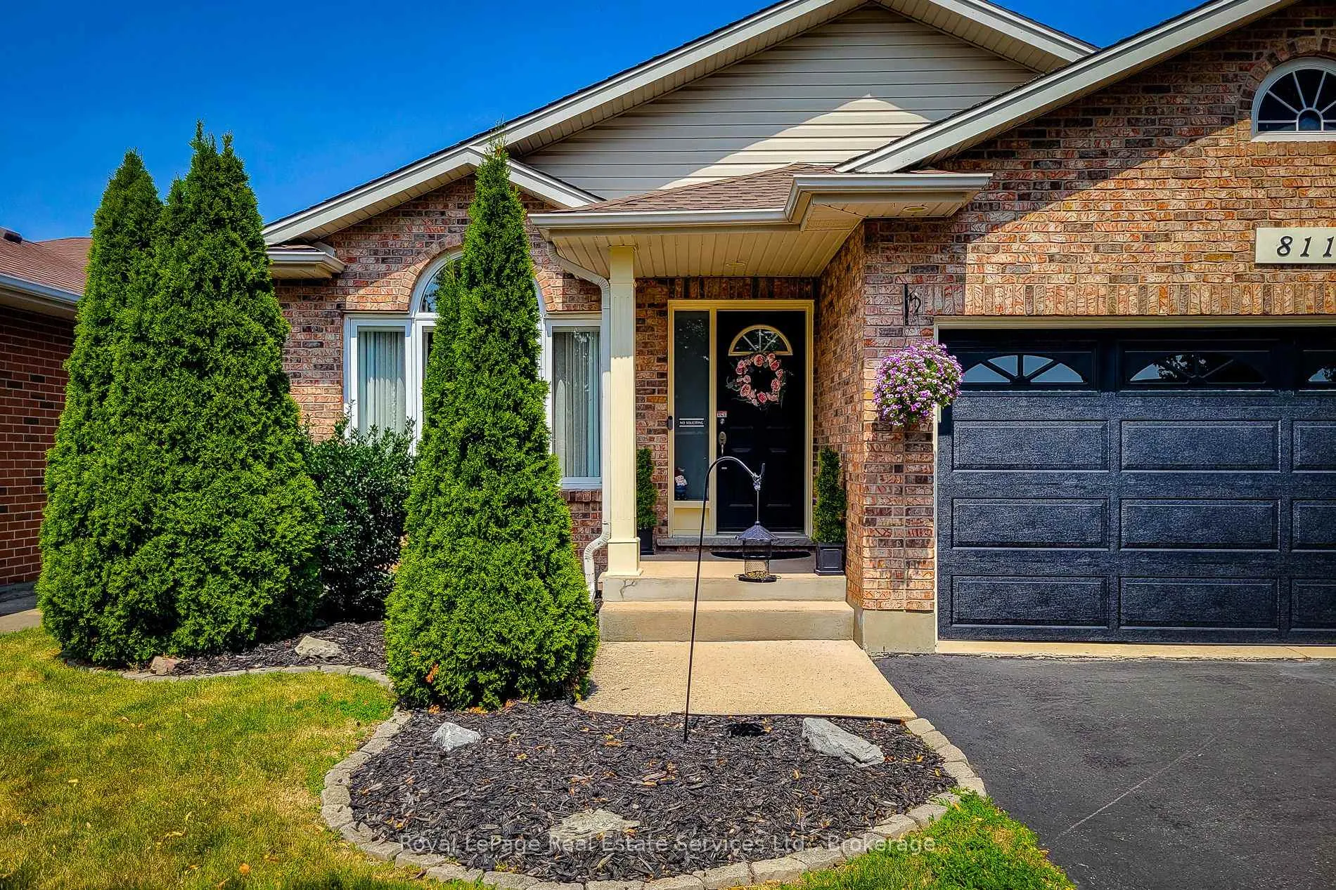 Photo 3 of 8111 Woodsview Crescent, Niagara Falls, Ascot — HOMEH