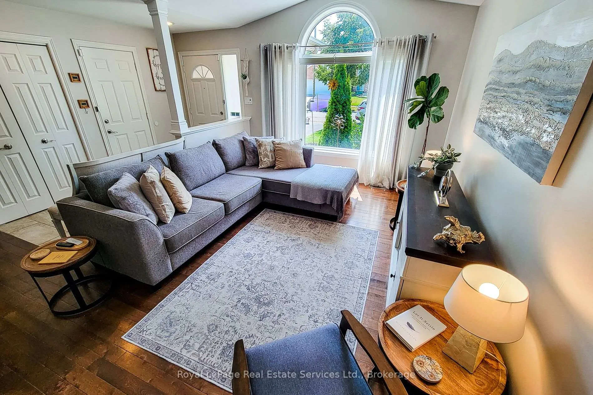 Photo 6 of 8111 Woodsview Crescent, Niagara Falls, Ascot — HOMEH