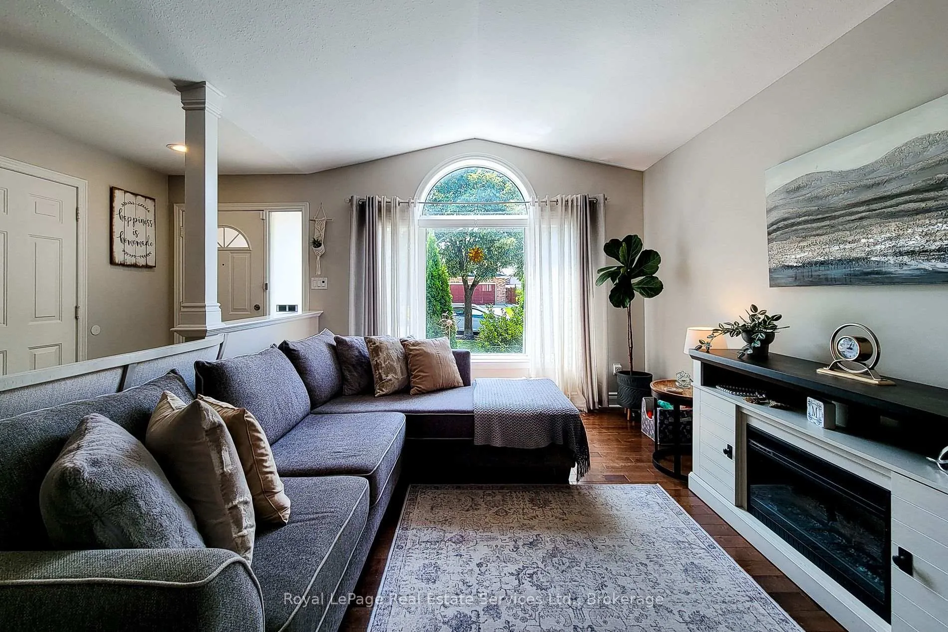 Photo 8 of 8111 Woodsview Crescent, Niagara Falls, Ascot — HOMEH
