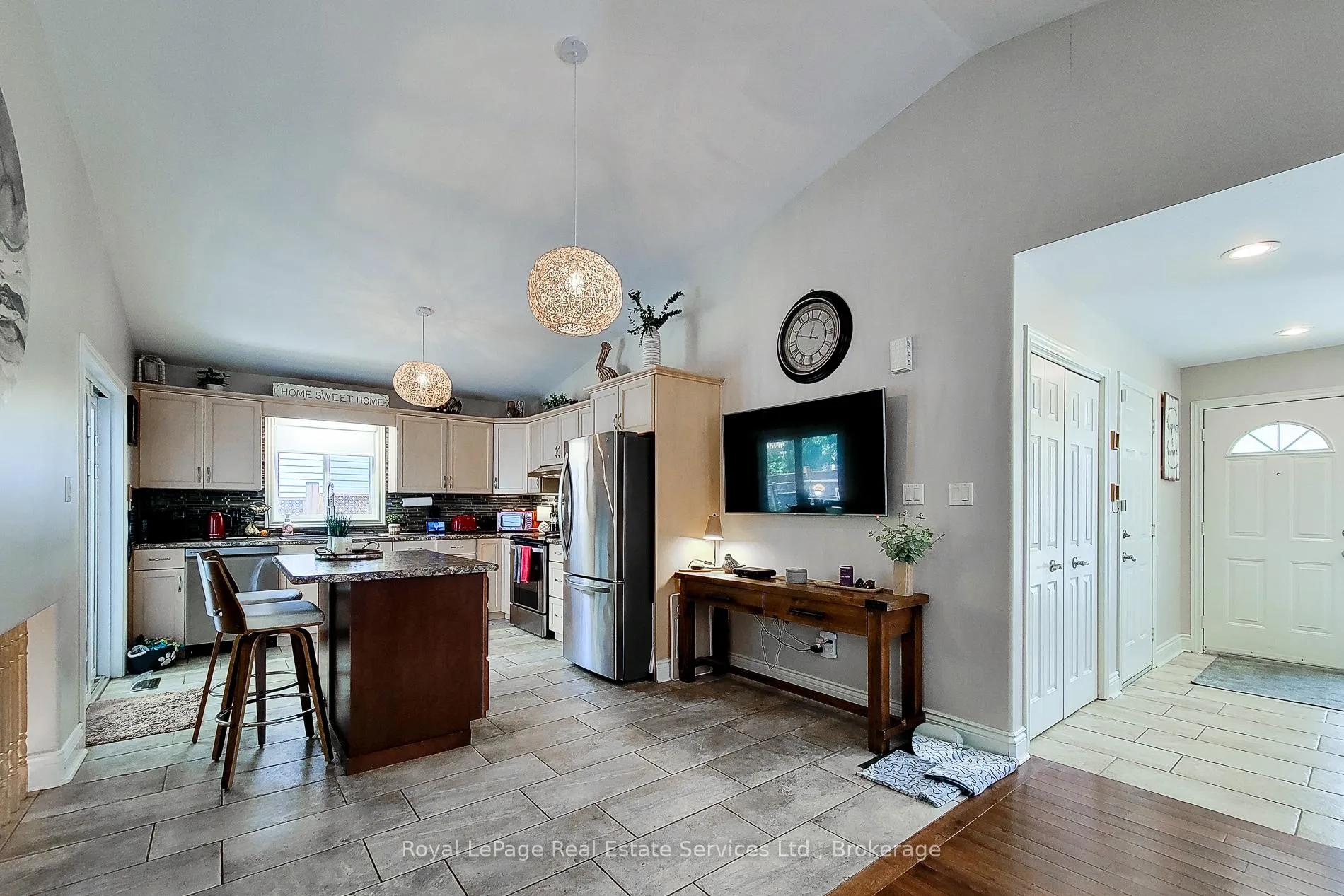 Photo 10 of 8111 Woodsview Crescent, Niagara Falls, Ascot — HOMEH