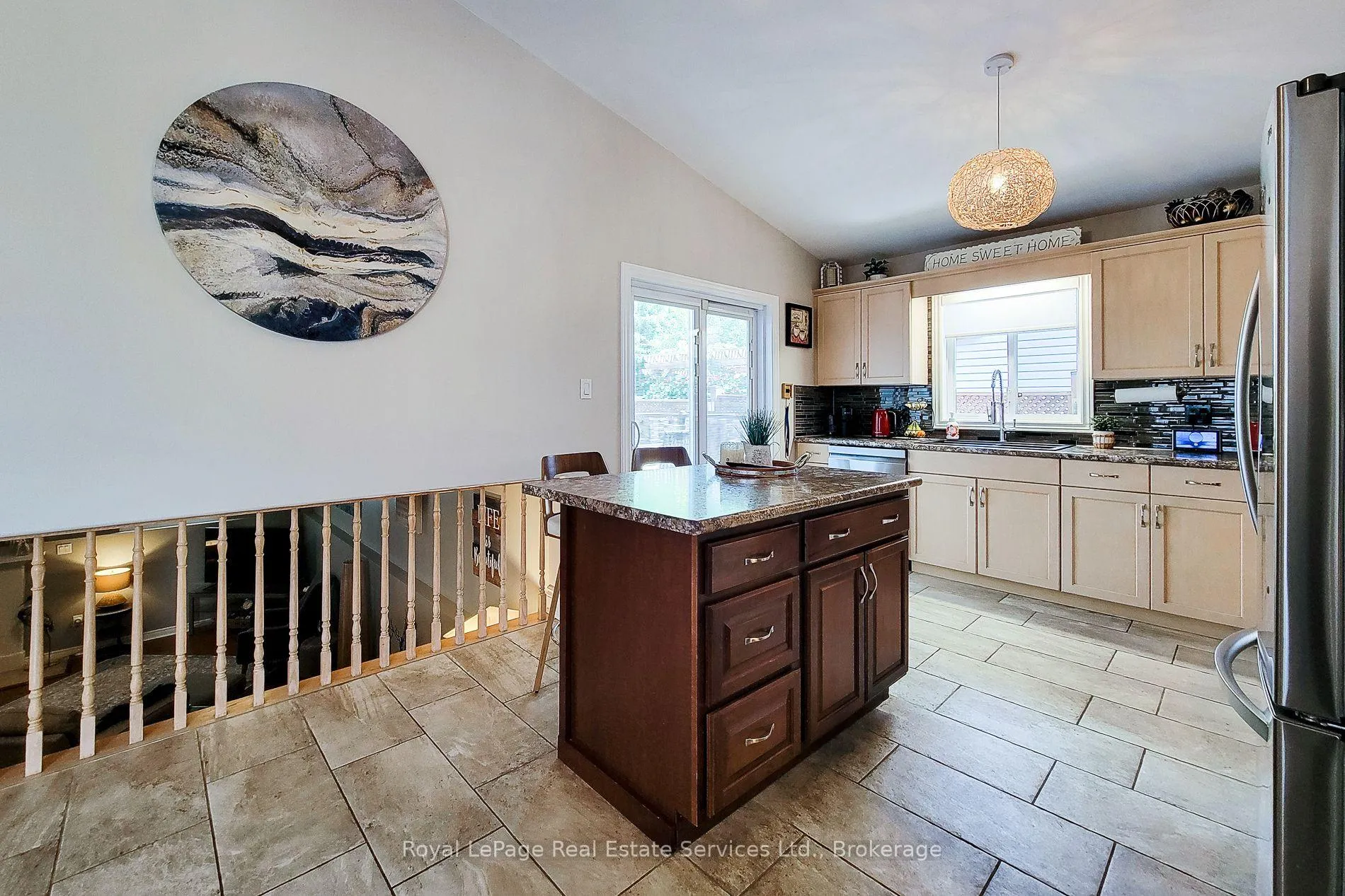 Photo 11 of 8111 Woodsview Crescent, Niagara Falls, Ascot — HOMEH
