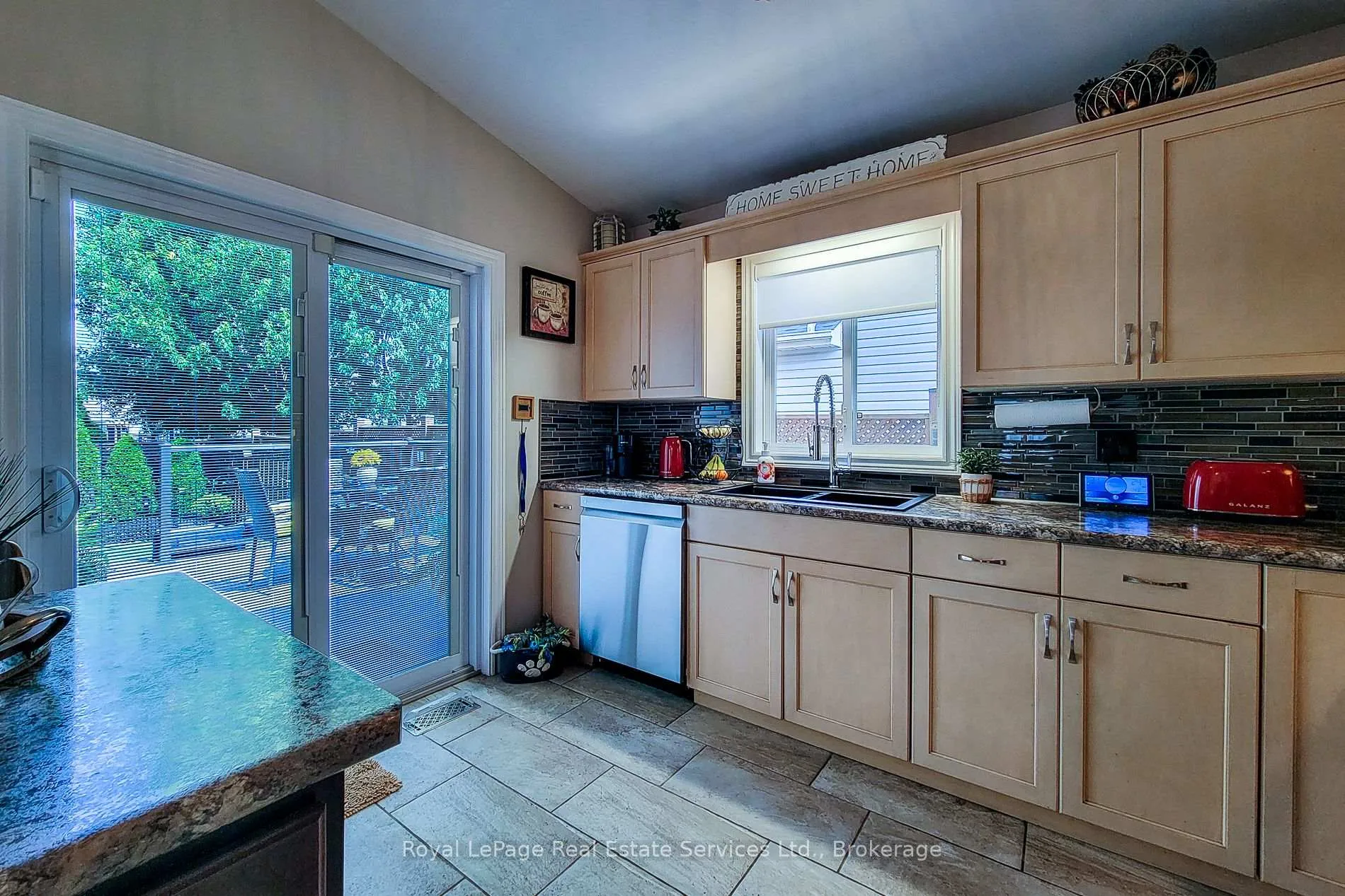 Photo 14 of 8111 Woodsview Crescent, Niagara Falls, Ascot — HOMEH