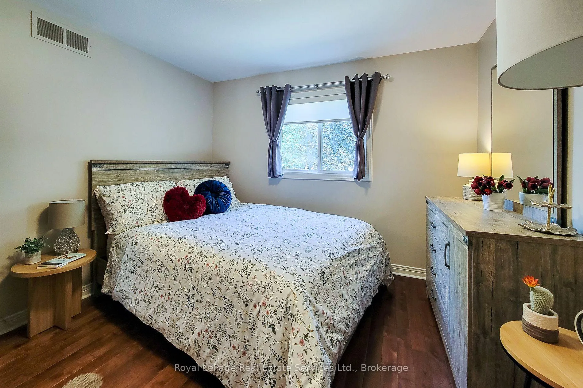 Photo 28 of 8111 Woodsview Crescent, Niagara Falls, Ascot — HOMEH