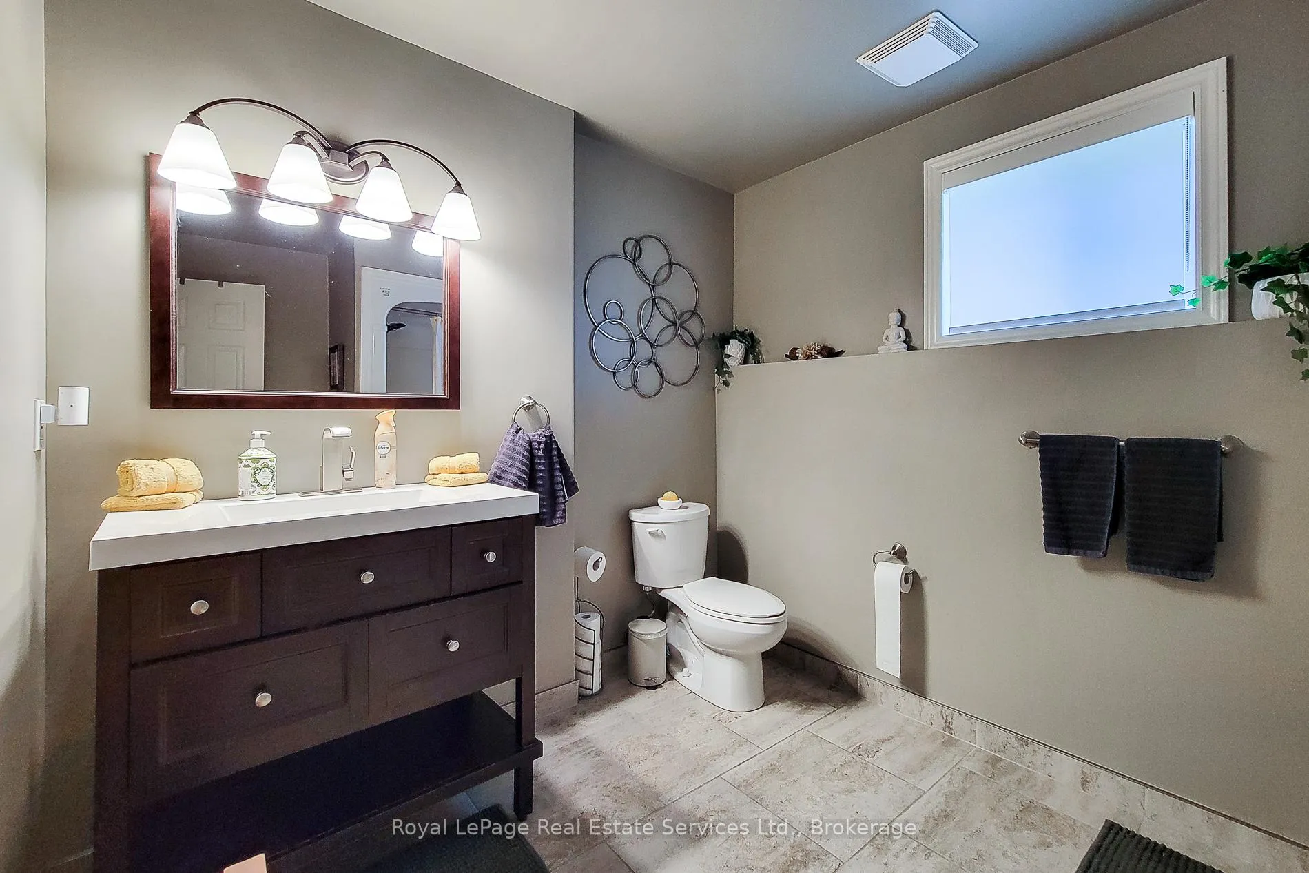 Photo 36 of 8111 Woodsview Crescent, Niagara Falls, Ascot — HOMEH