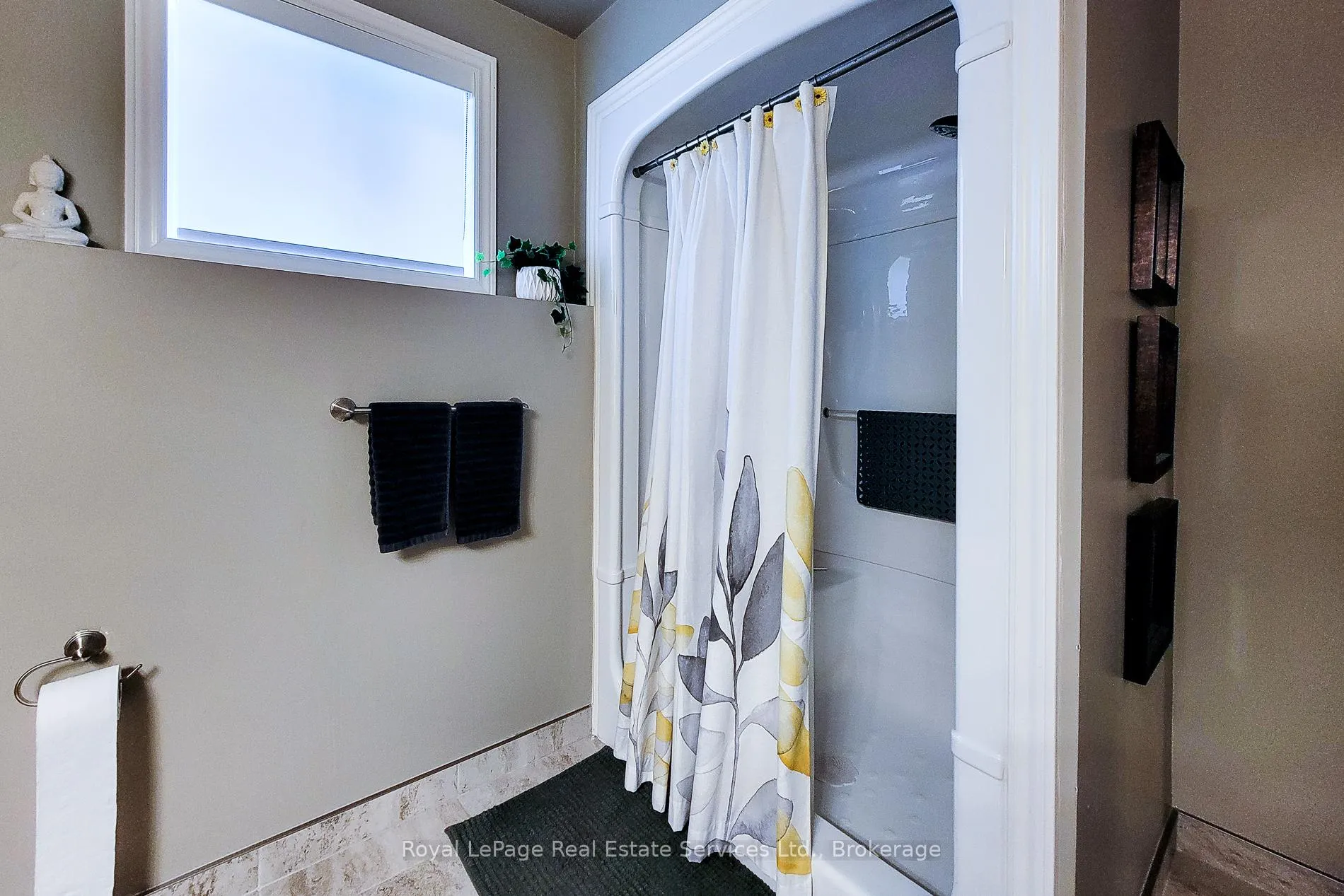 Photo 37 of 8111 Woodsview Crescent, Niagara Falls, Ascot — HOMEH