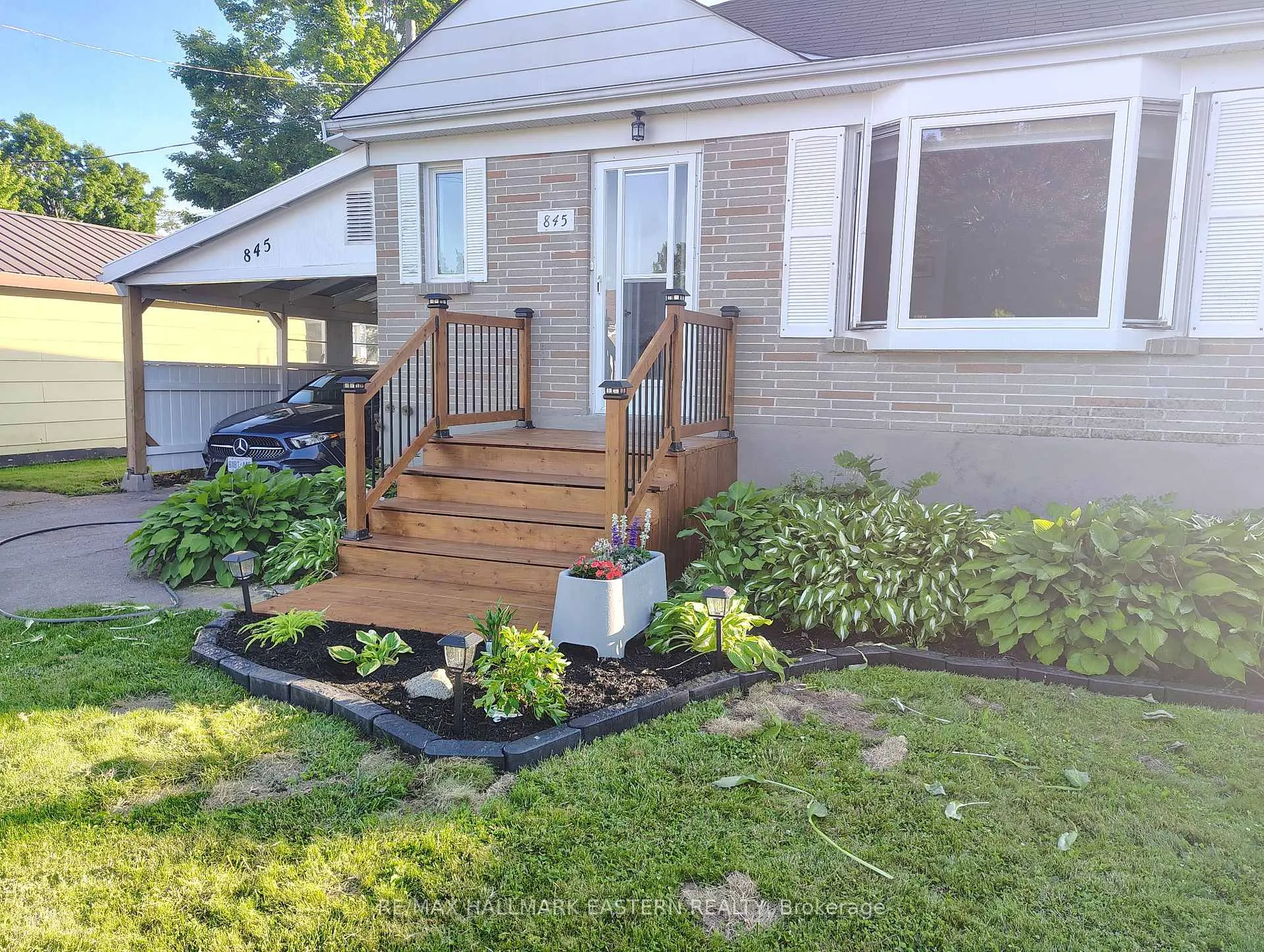 Photo 3 of 845 Gilbert Street, Peterborough, Northcrest Ward 5 — HOMEH