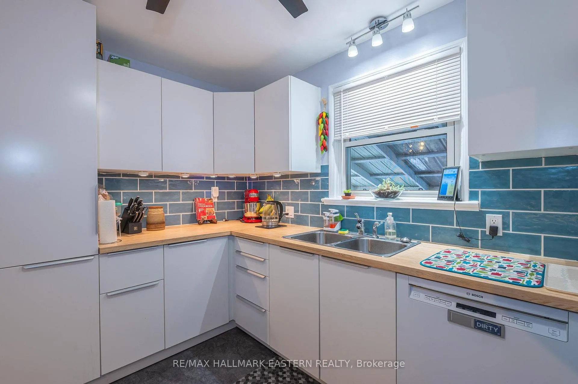 Photo 12 of 845 Gilbert Street, Peterborough, Northcrest Ward 5 — HOMEH