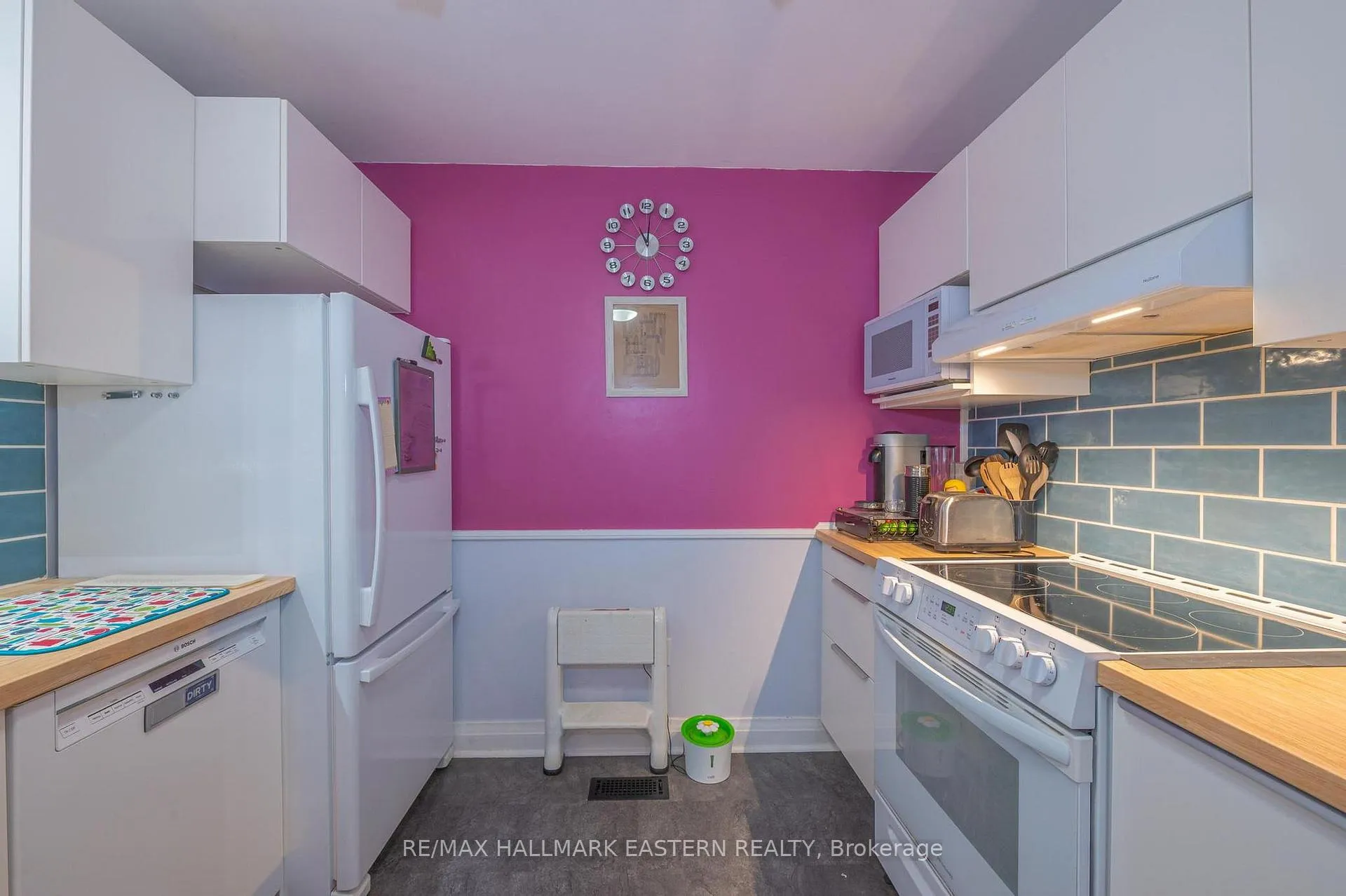 Photo 13 of 845 Gilbert Street, Peterborough, Northcrest Ward 5 — HOMEH