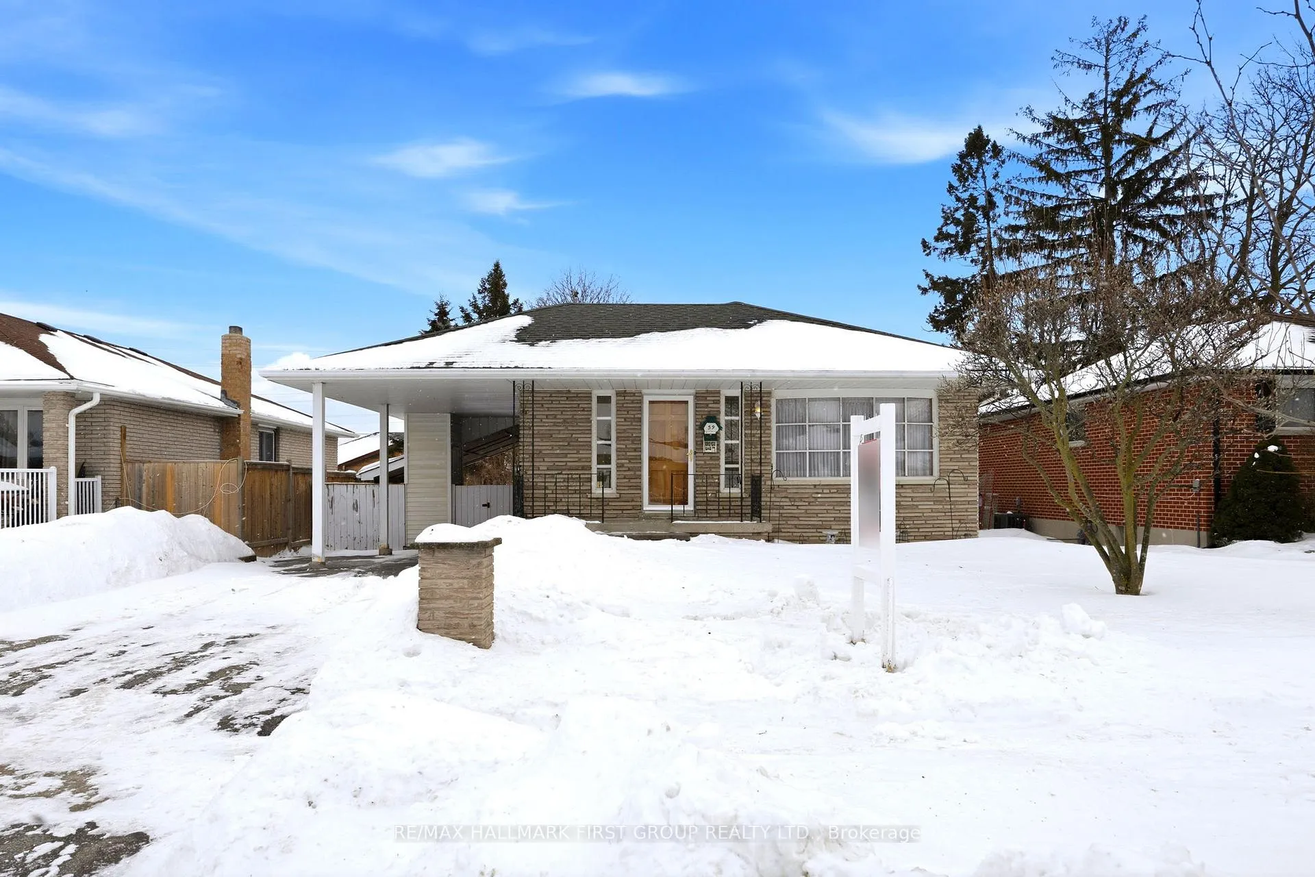 Photo 2 of 59 Seneca Avenue, Oshawa, Samac — HOMEH
