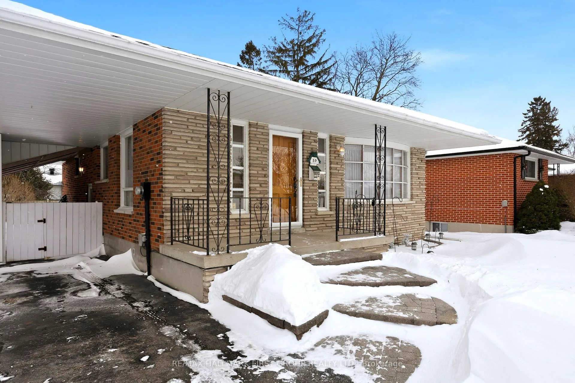 Photo 3 of 59 Seneca Avenue, Oshawa, Samac — HOMEH