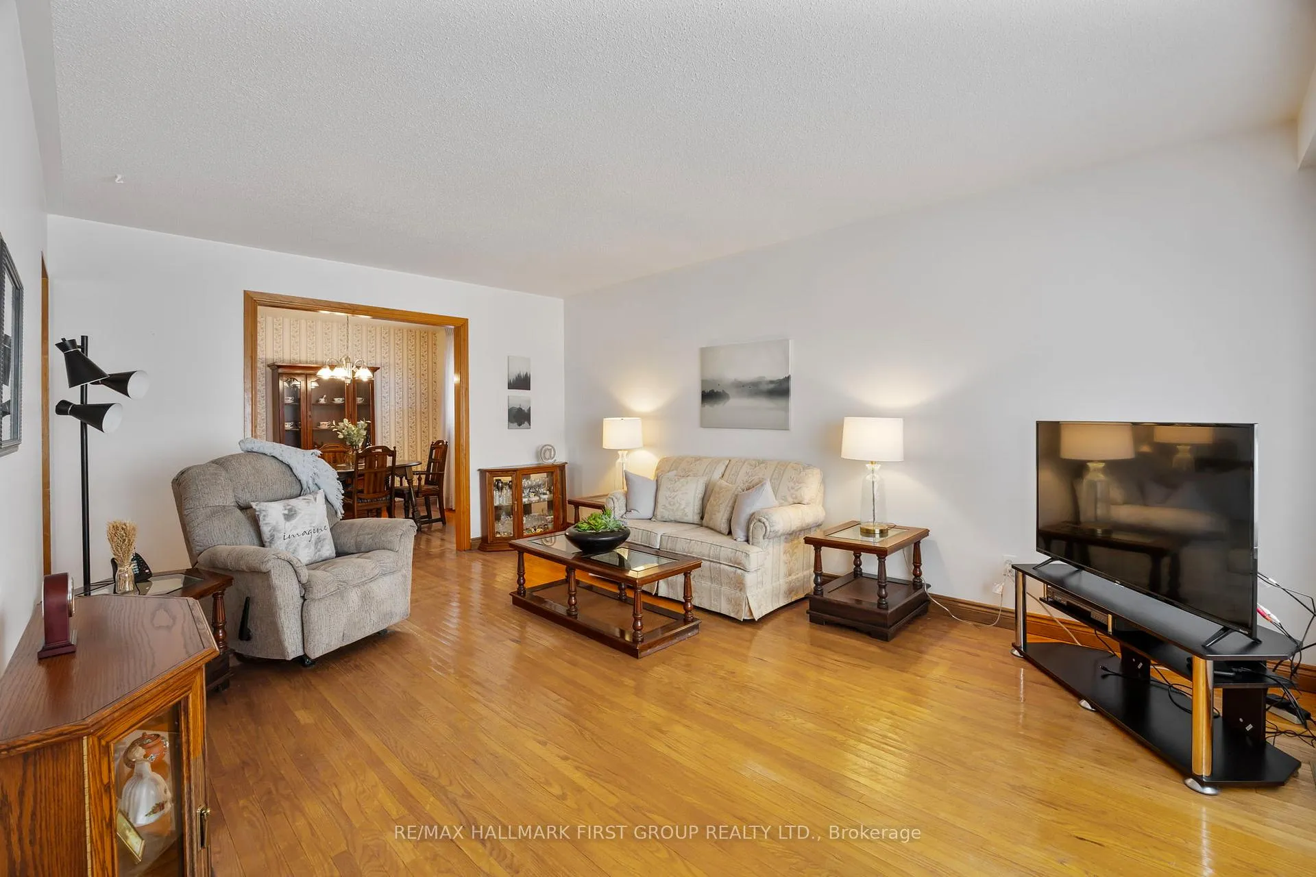 Photo 8 of 59 Seneca Avenue, Oshawa, Samac — HOMEH