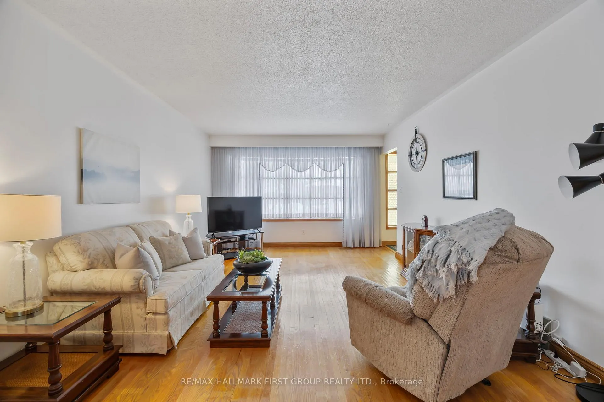 Photo 9 of 59 Seneca Avenue, Oshawa, Samac — HOMEH