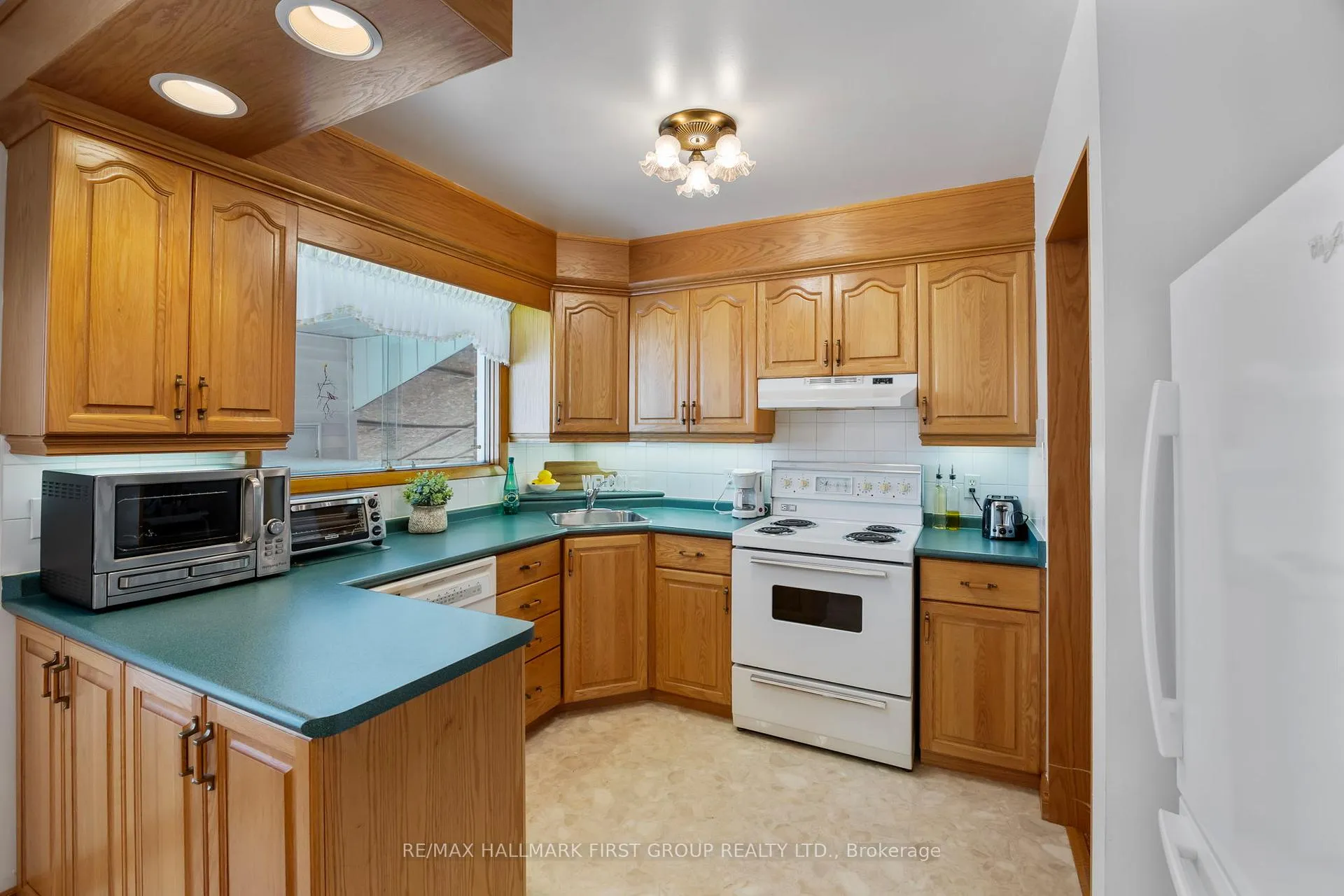 Photo 15 of 59 Seneca Avenue, Oshawa, Samac — HOMEH