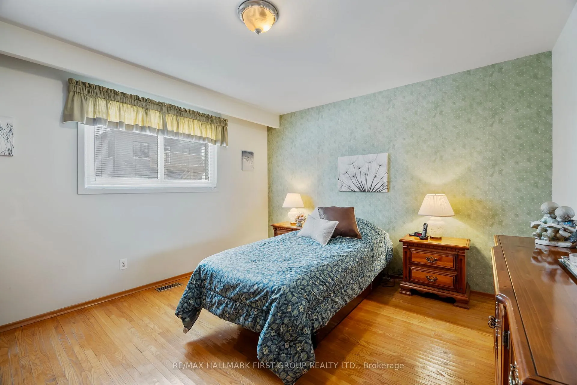 Photo 19 of 59 Seneca Avenue, Oshawa, Samac — HOMEH
