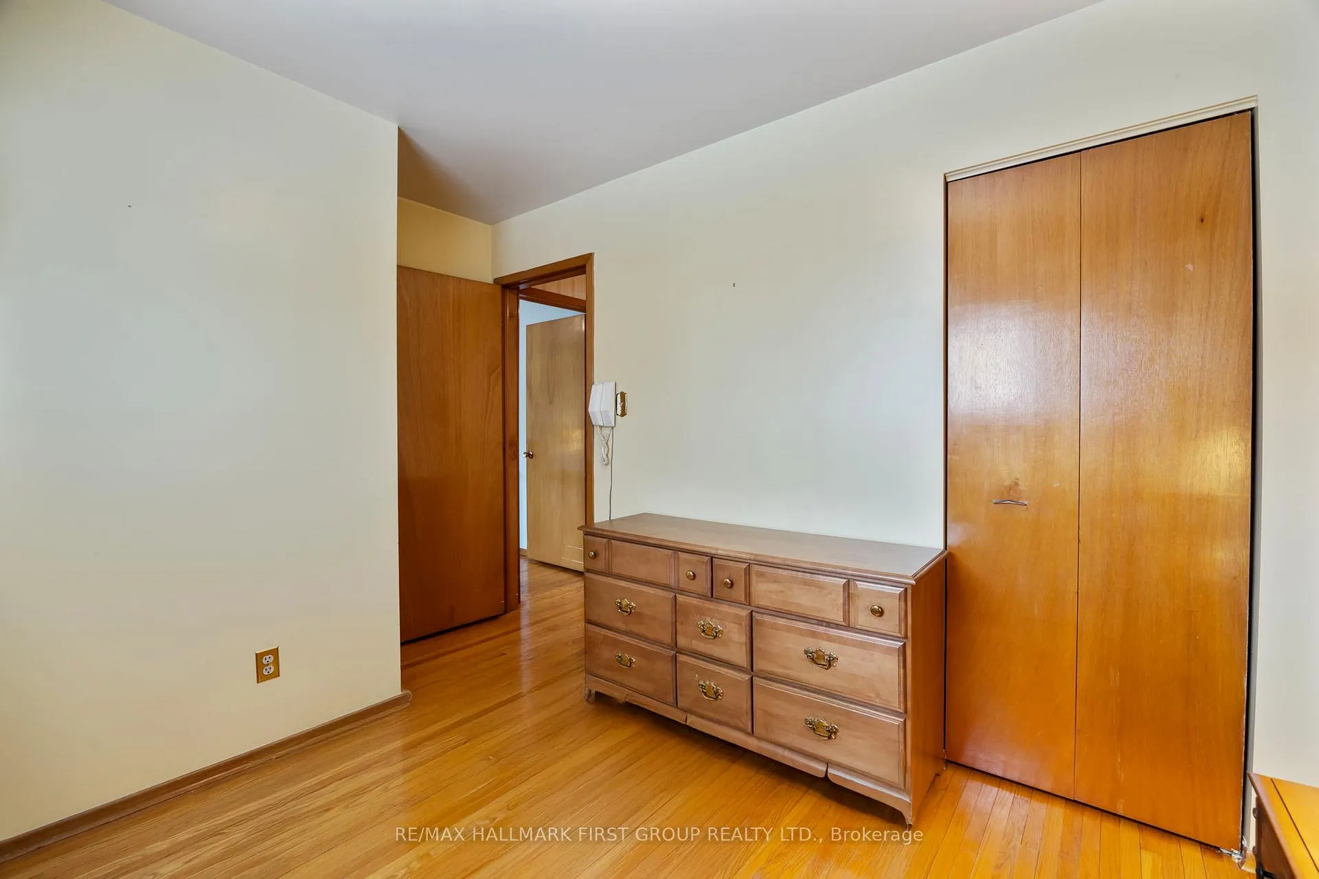 Photo 22 of 59 Seneca Avenue, Oshawa, Samac — HOMEH