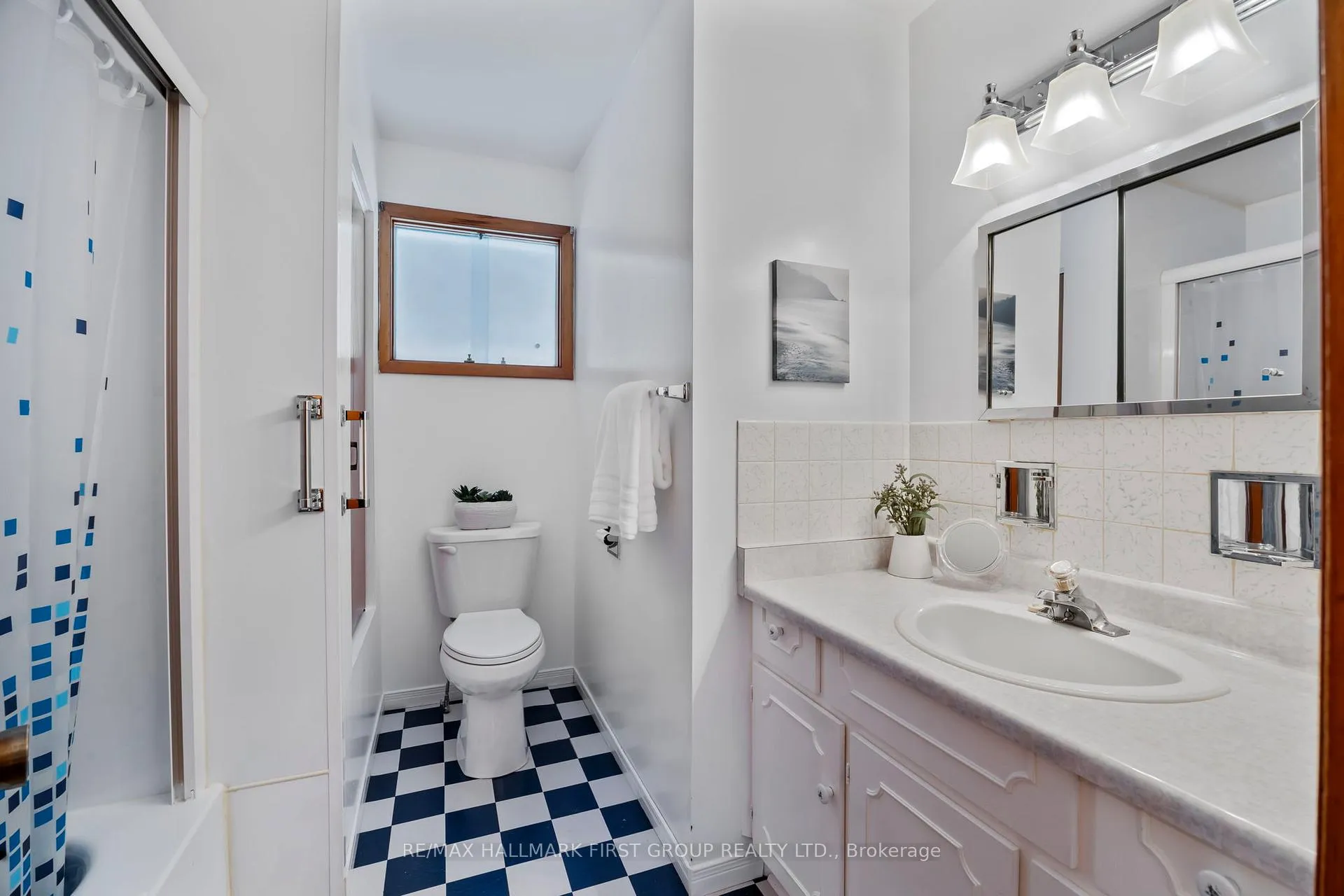 Photo 23 of 59 Seneca Avenue, Oshawa, Samac — HOMEH