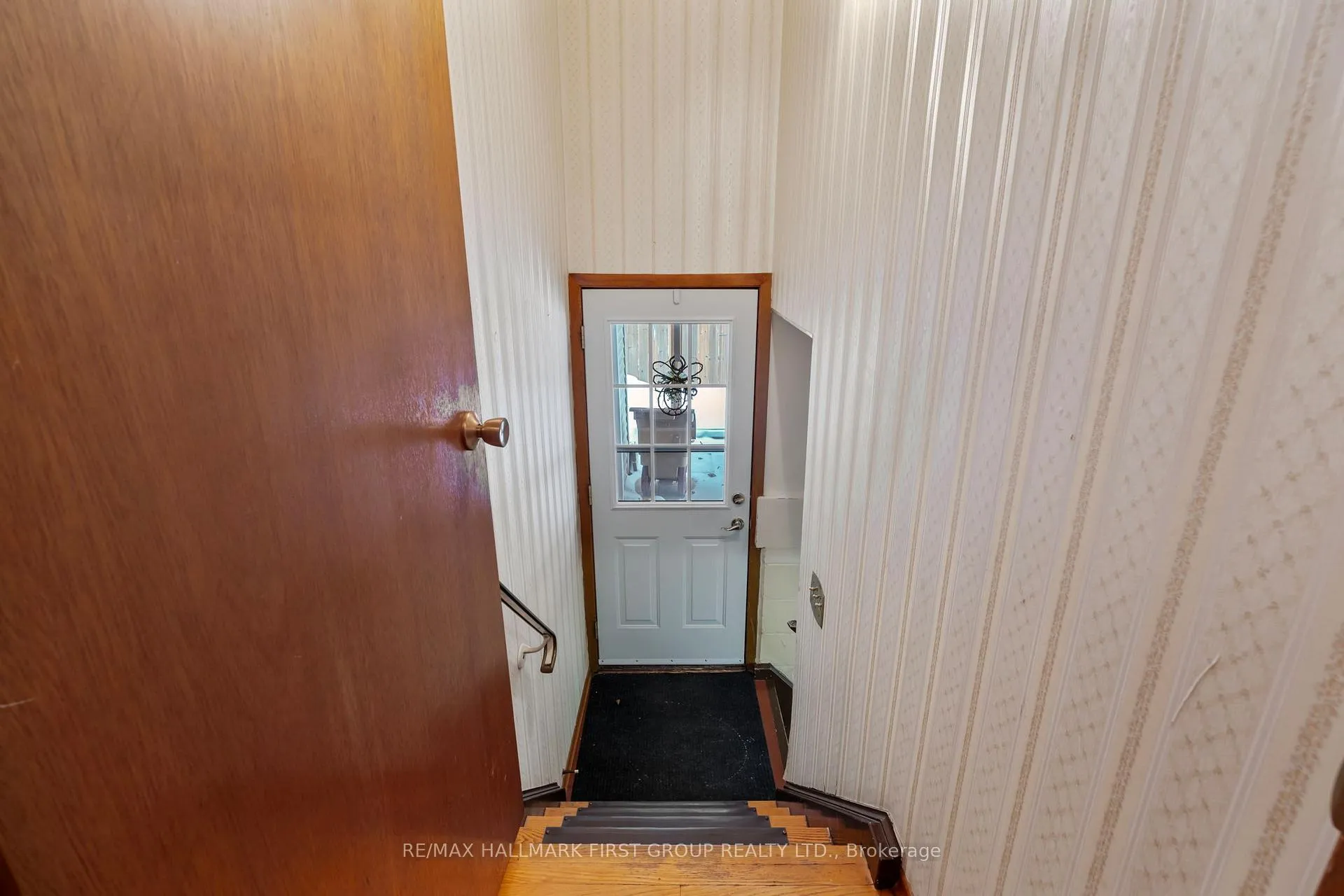 Photo 24 of 59 Seneca Avenue, Oshawa, Samac — HOMEH