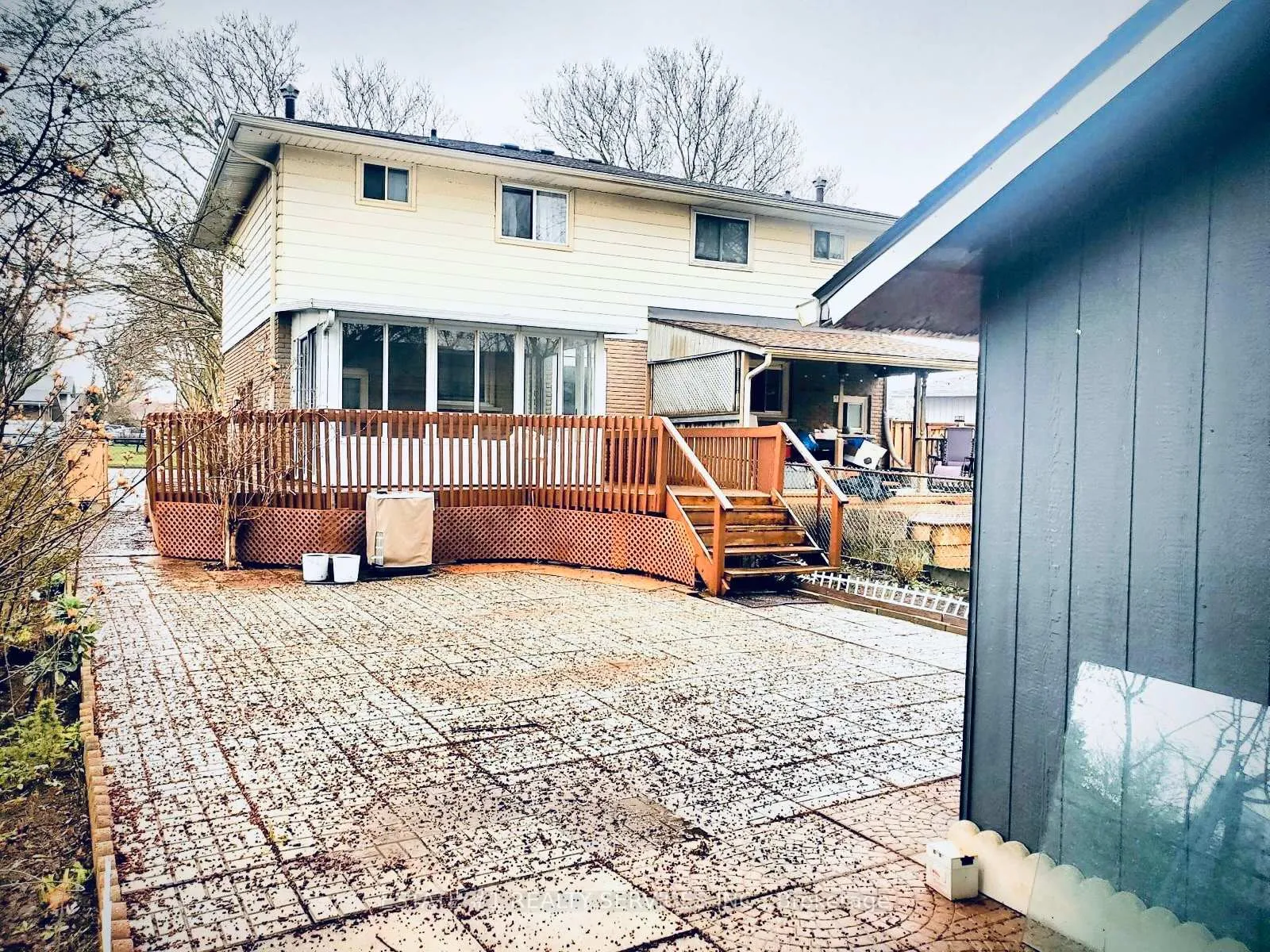 Front of 4433 Meadowvale Drive