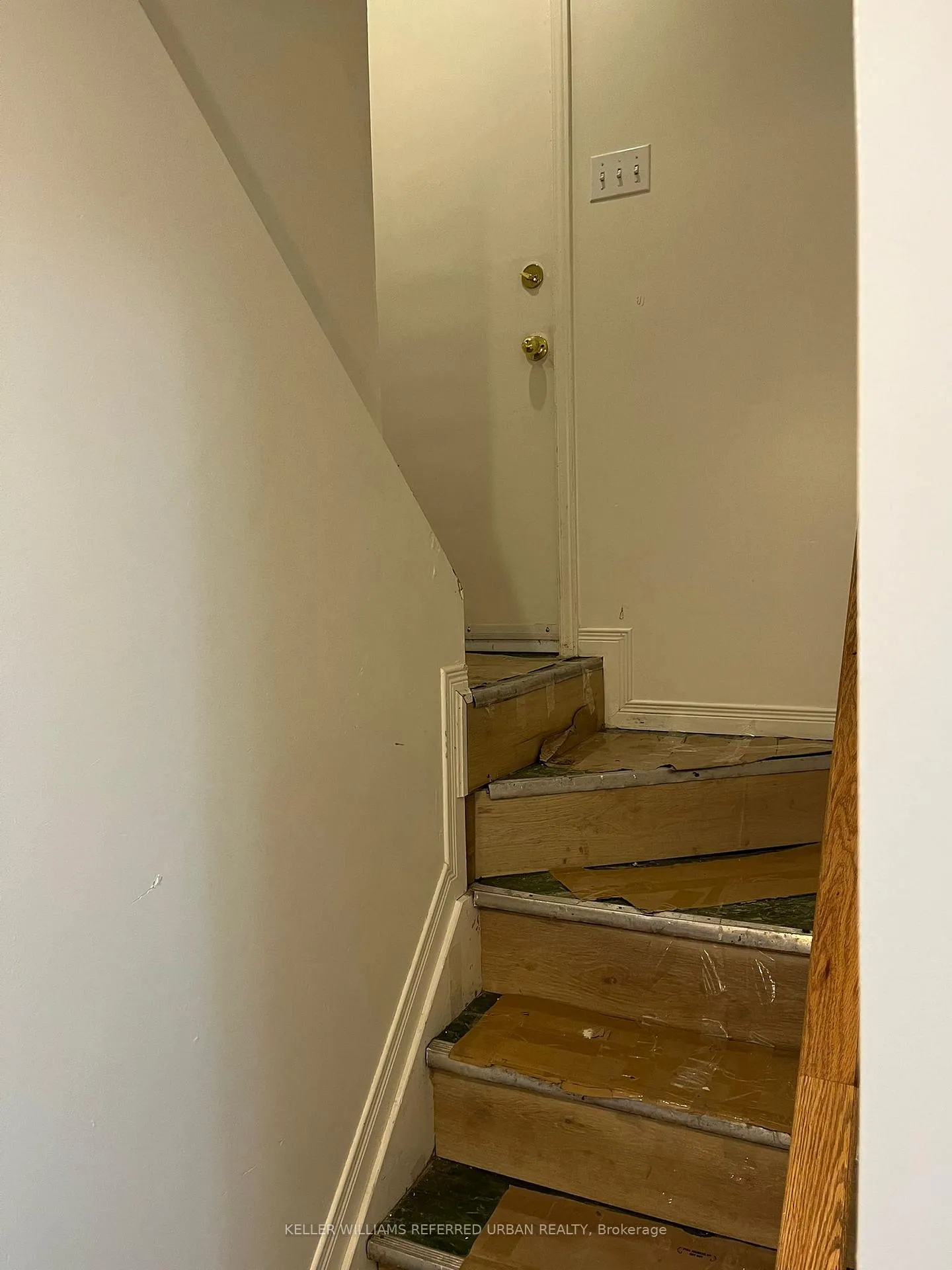 Photo 6 of Unit 2, 98 Frontenac Avenue, Toronto, Bedford Park-Nortown — HOMEH
