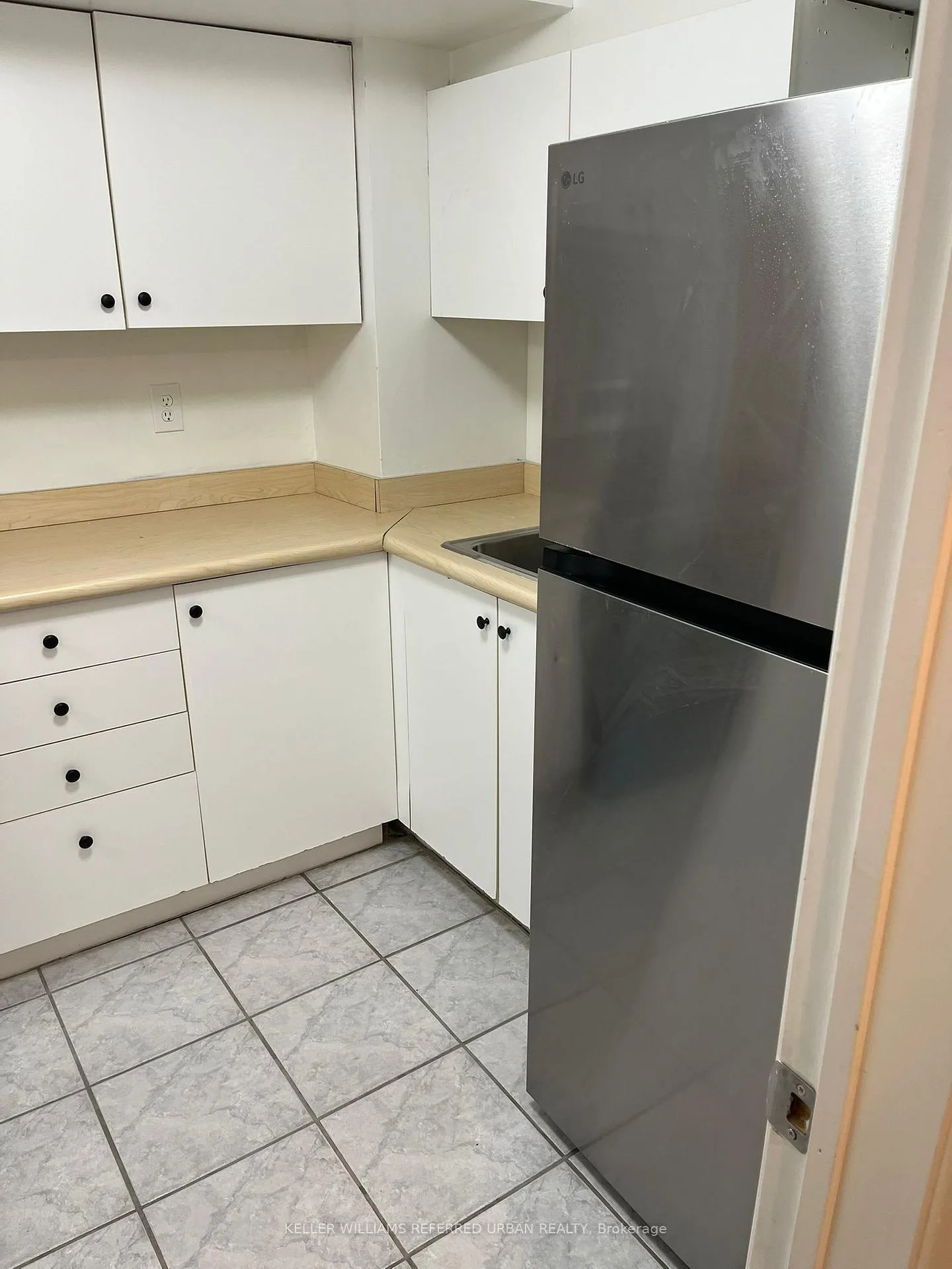 Photo 9 of Unit 2, 98 Frontenac Avenue, Toronto, Bedford Park-Nortown — HOMEH