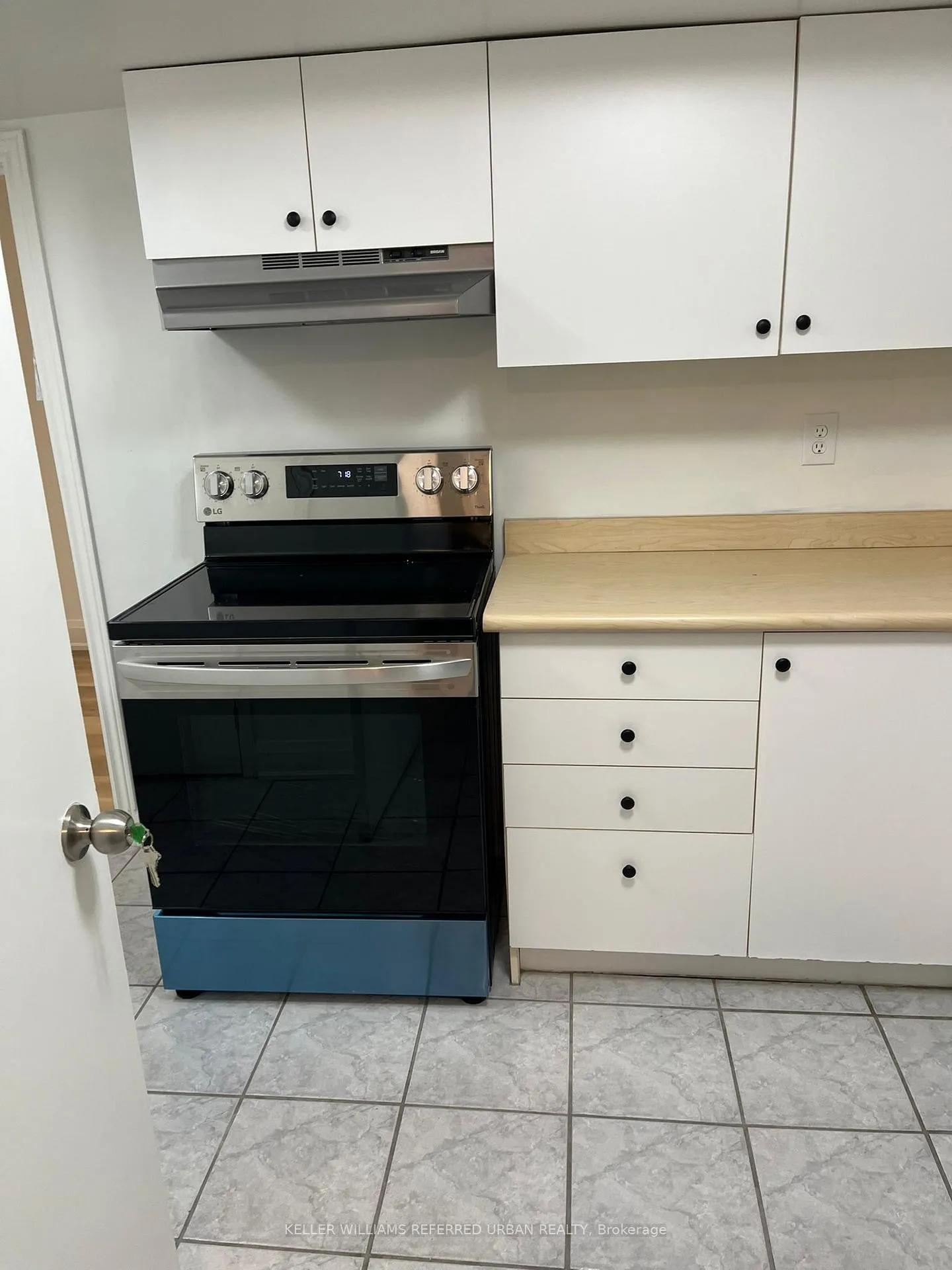 Photo 10 of Unit 2, 98 Frontenac Avenue, Toronto, Bedford Park-Nortown — HOMEH