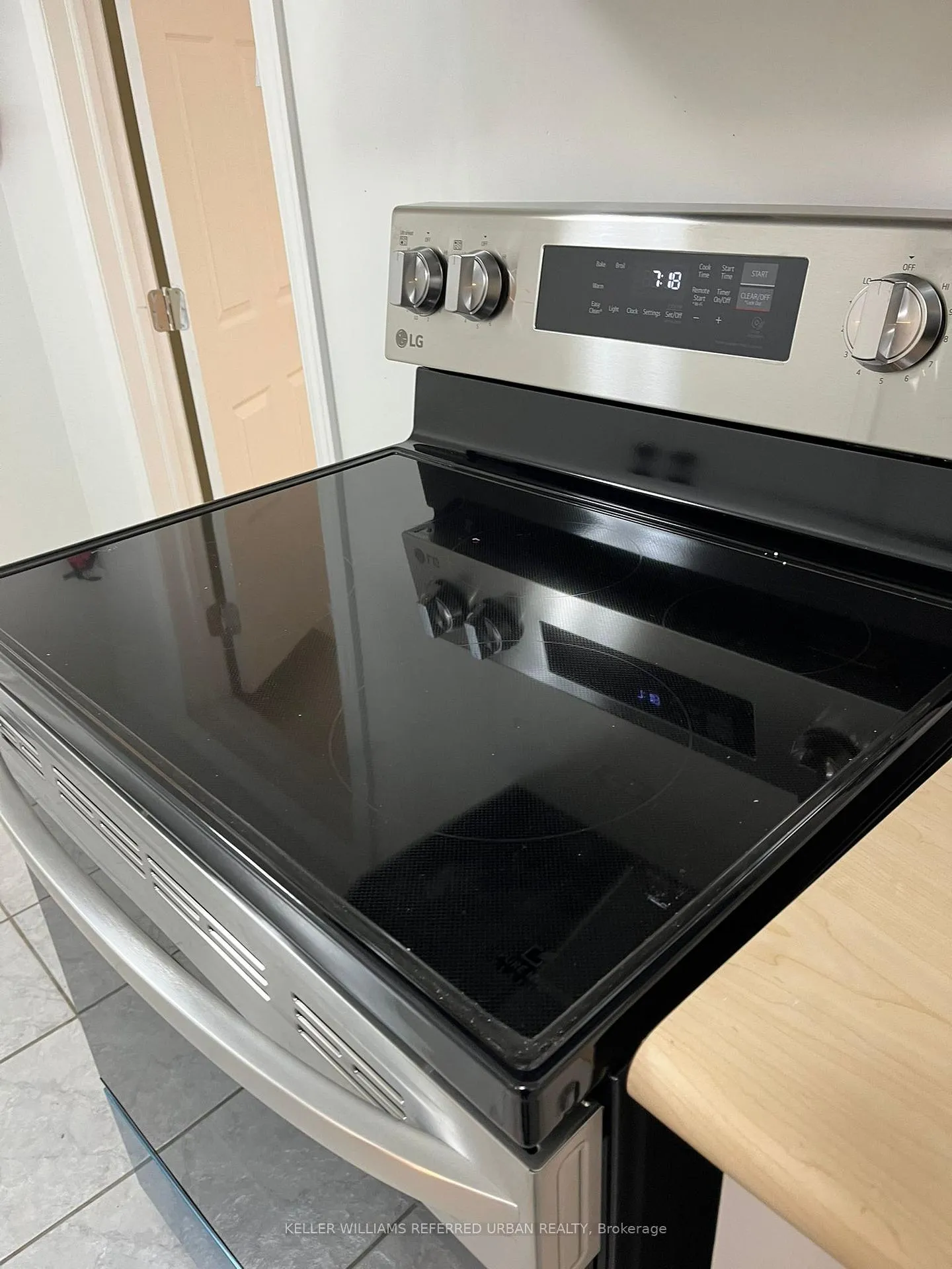 Photo 12 of Unit 2, 98 Frontenac Avenue, Toronto, Bedford Park-Nortown — HOMEH