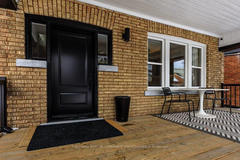 Photo 3 of 108 Rosslyn Avenue S, Hamilton, Delta — HOMEH