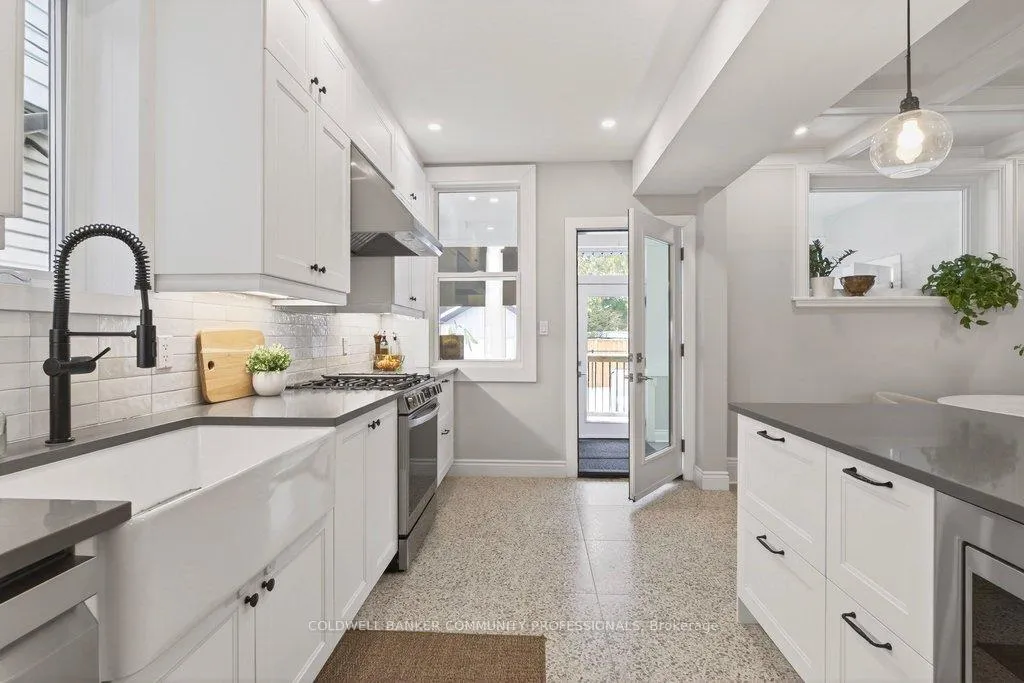 Photo 20 of 108 Rosslyn Avenue S, Hamilton, Delta — HOMEH