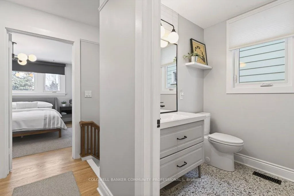 Photo 28 of 108 Rosslyn Avenue S, Hamilton, Delta — HOMEH
