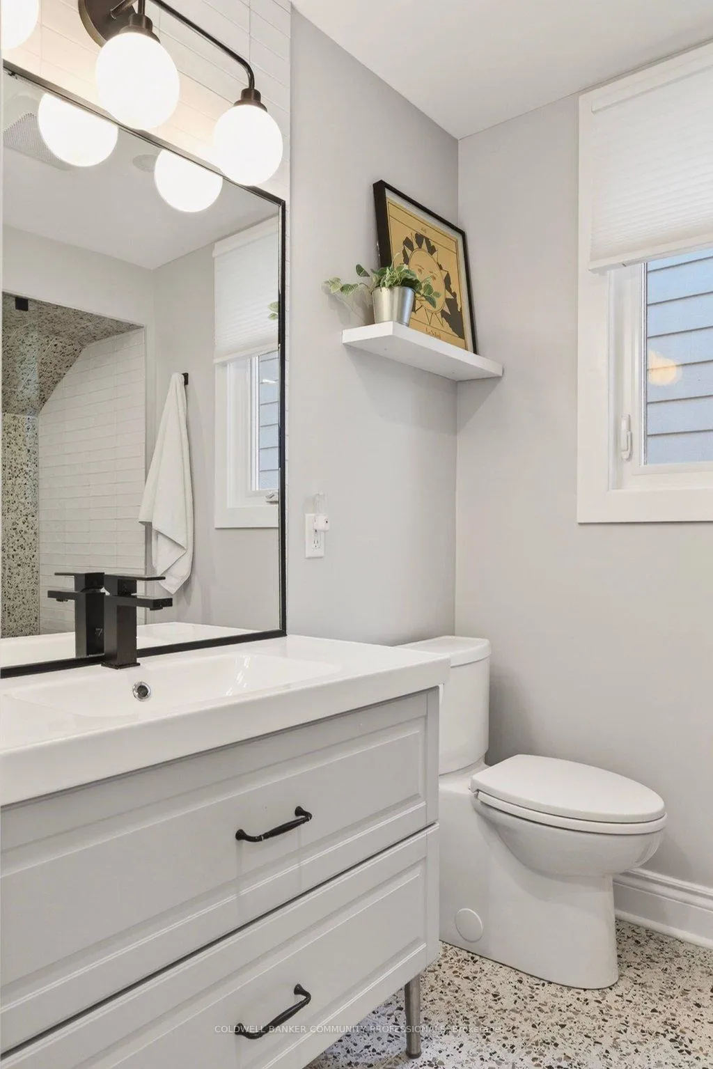 Photo 29 of 108 Rosslyn Avenue S, Hamilton, Delta — HOMEH