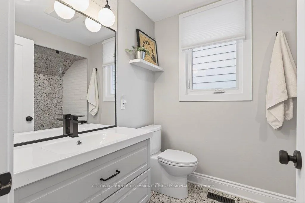 Photo 30 of 108 Rosslyn Avenue S, Hamilton, Delta — HOMEH