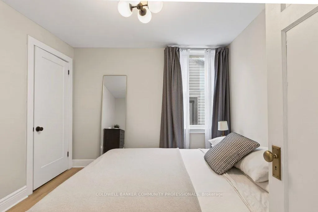 Photo 35 of 108 Rosslyn Avenue S, Hamilton, Delta — HOMEH