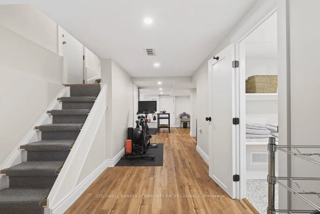 Photo 36 of 108 Rosslyn Avenue S, Hamilton, Delta — HOMEH