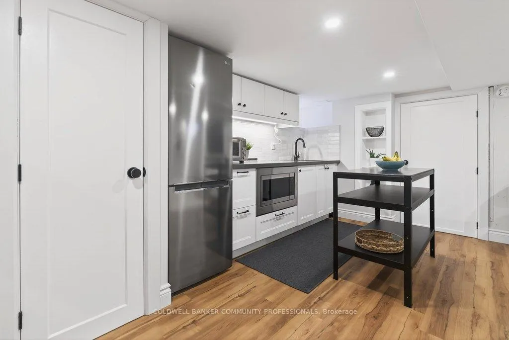 Photo 37 of 108 Rosslyn Avenue S, Hamilton, Delta — HOMEH