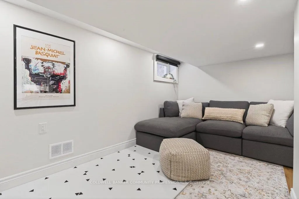 Photo 40 of 108 Rosslyn Avenue S, Hamilton, Delta — HOMEH