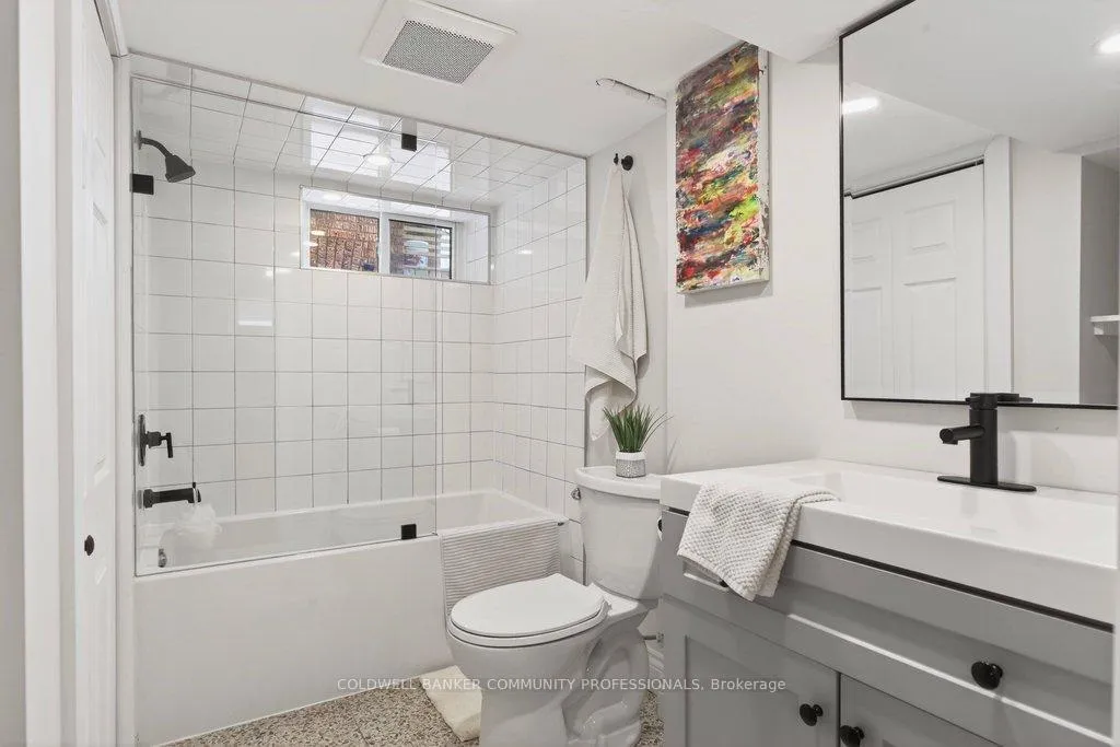 Photo 44 of 108 Rosslyn Avenue S, Hamilton, Delta — HOMEH