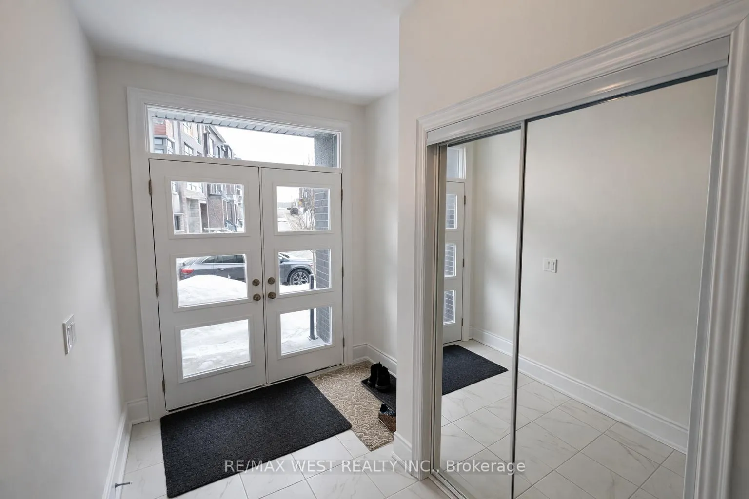 Photo 3 of 23 Paradox Street, Vaughan, Elder Mills — HOMEH