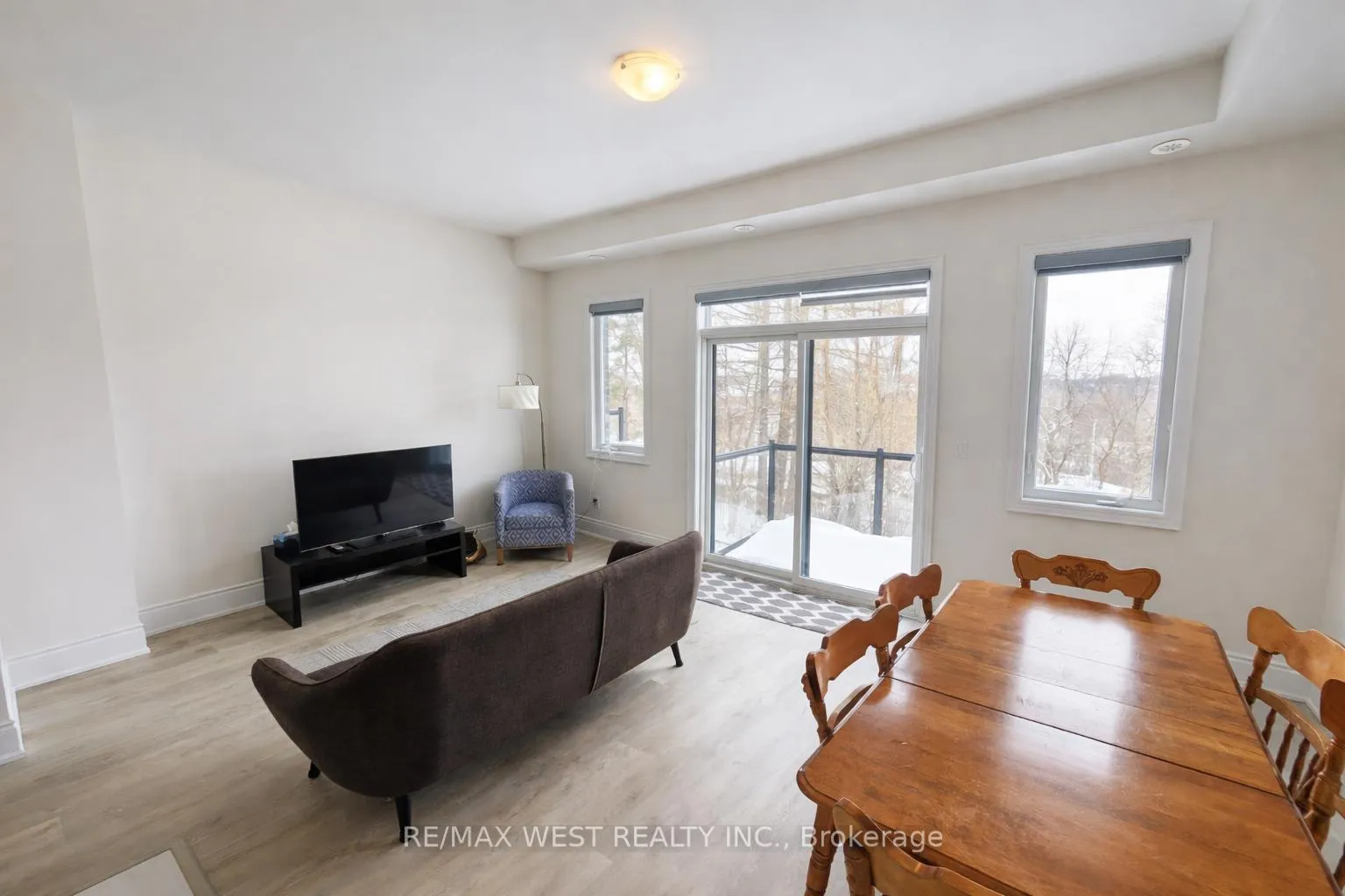 Photo 5 of 23 Paradox Street, Vaughan, Elder Mills — HOMEH