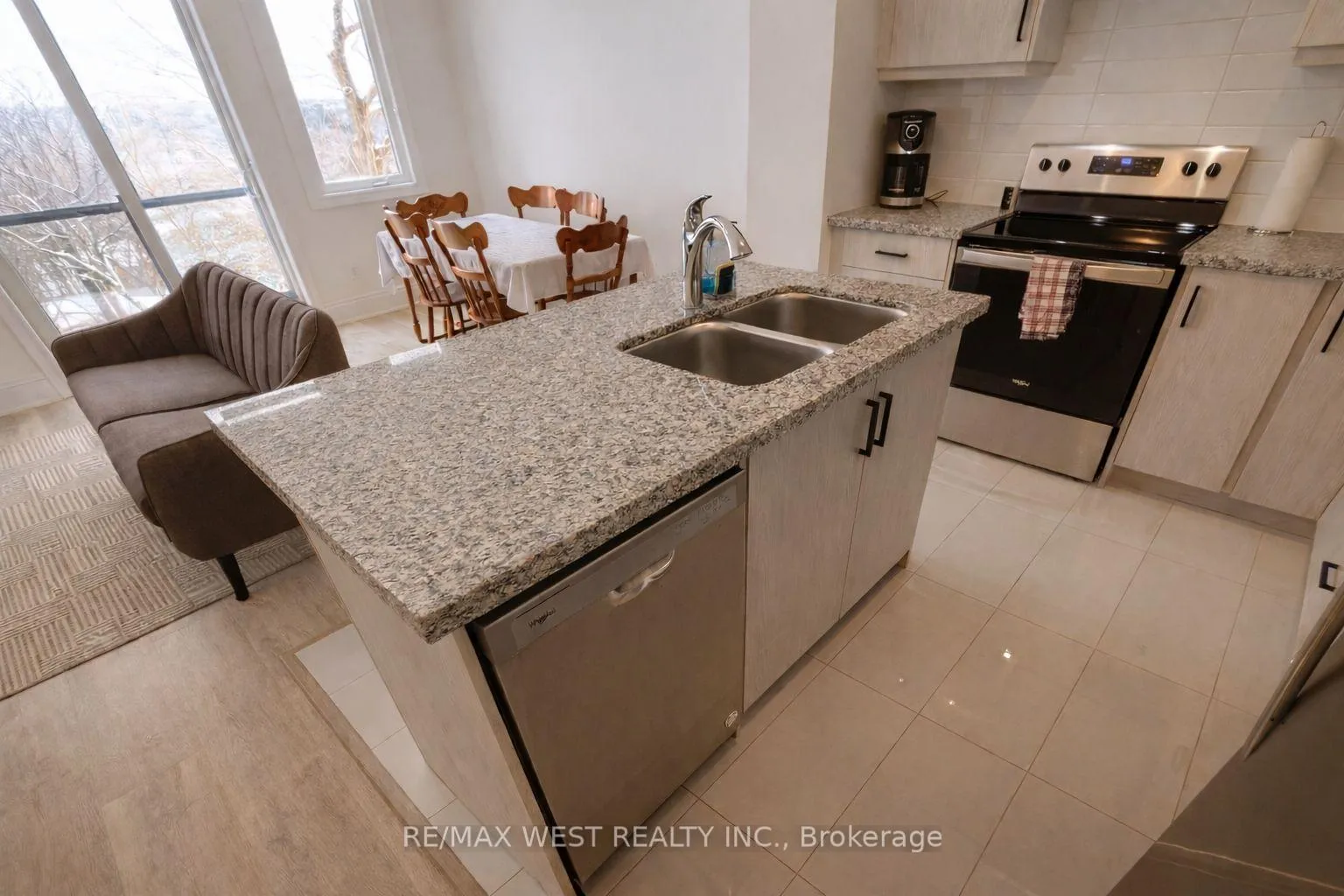 Photo 12 of 23 Paradox Street, Vaughan, Elder Mills — HOMEH