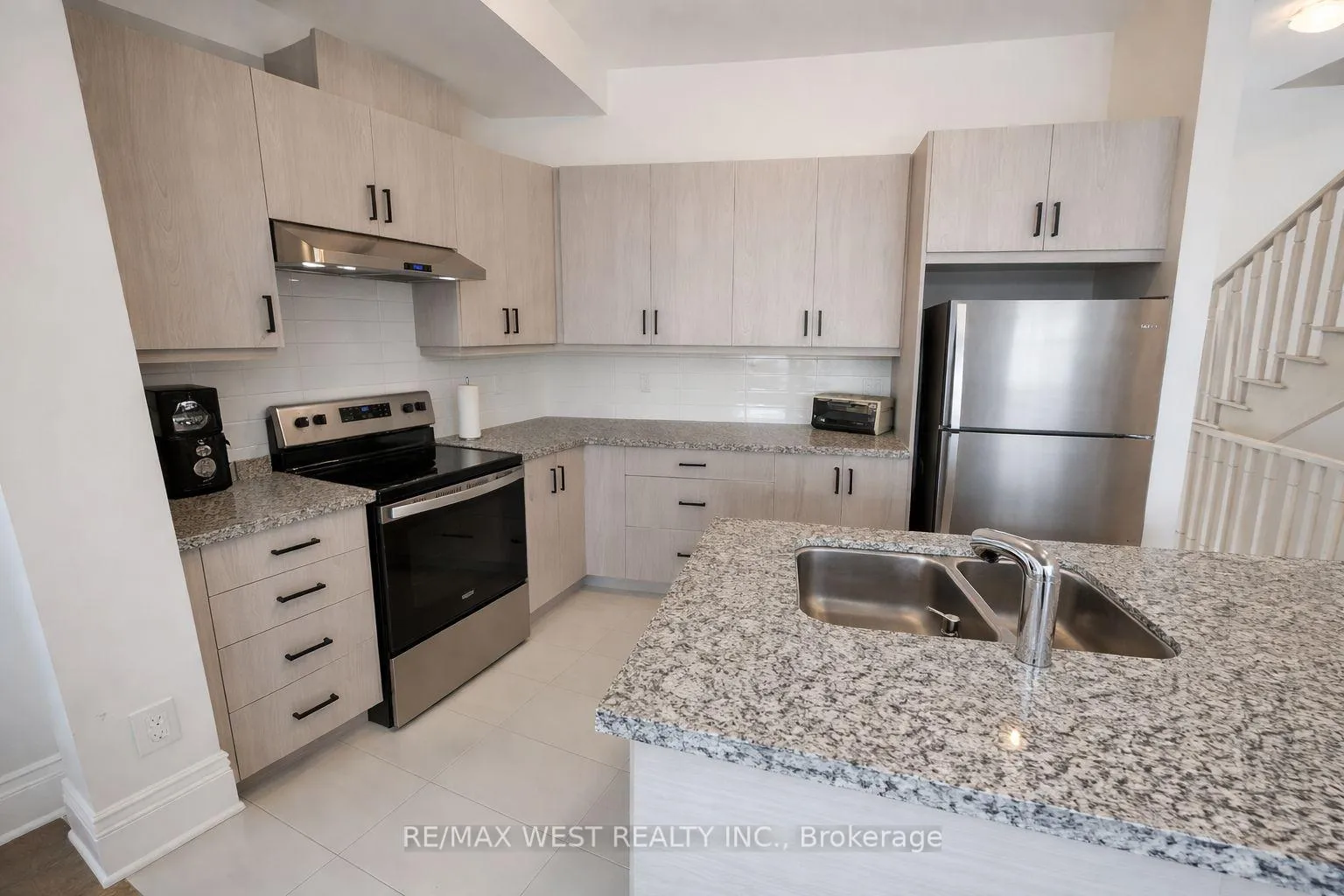 Photo 13 of 23 Paradox Street, Vaughan, Elder Mills — HOMEH