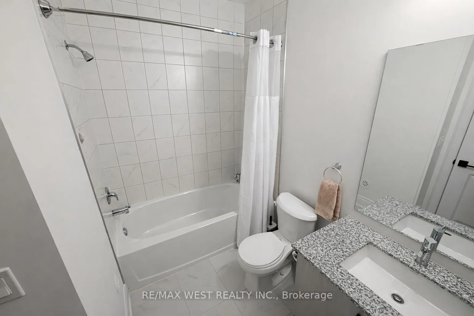 Photo 25 of 23 Paradox Street, Vaughan, Elder Mills — HOMEH