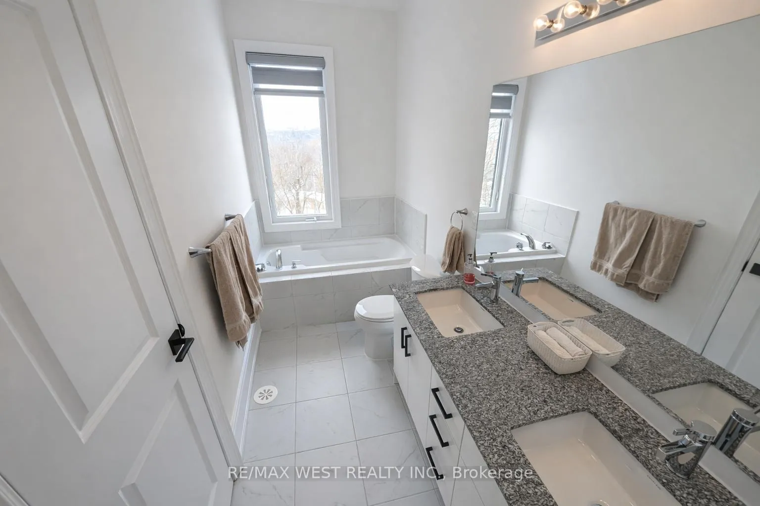 Photo 30 of 23 Paradox Street, Vaughan, Elder Mills — HOMEH